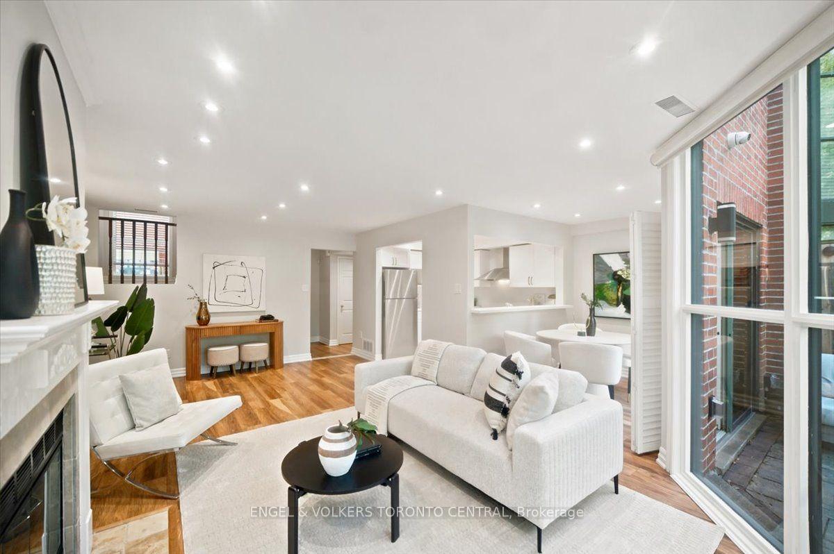 Photo 9 of Unit TH18, 100 Arbors Lane, Vaughan, West Woodbridge — HOMEH