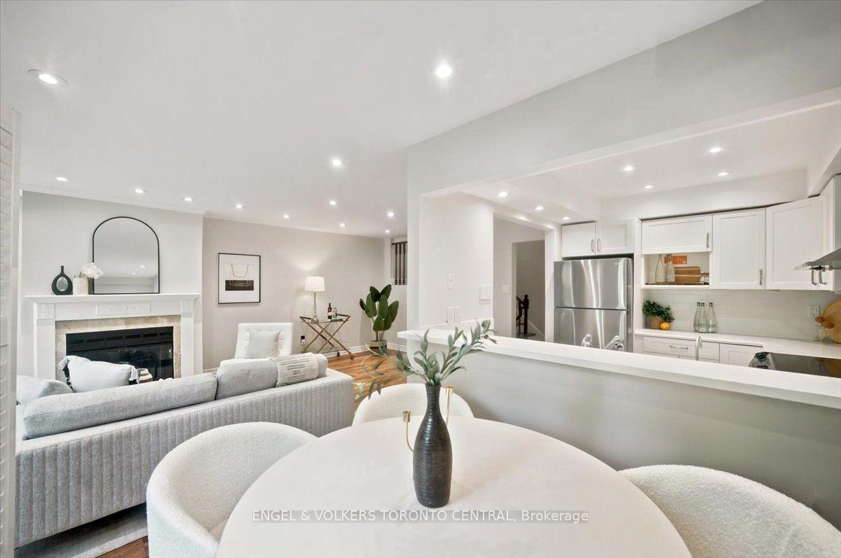 Photo 10 of Unit TH18, 100 Arbors Lane, Vaughan, West Woodbridge — HOMEH