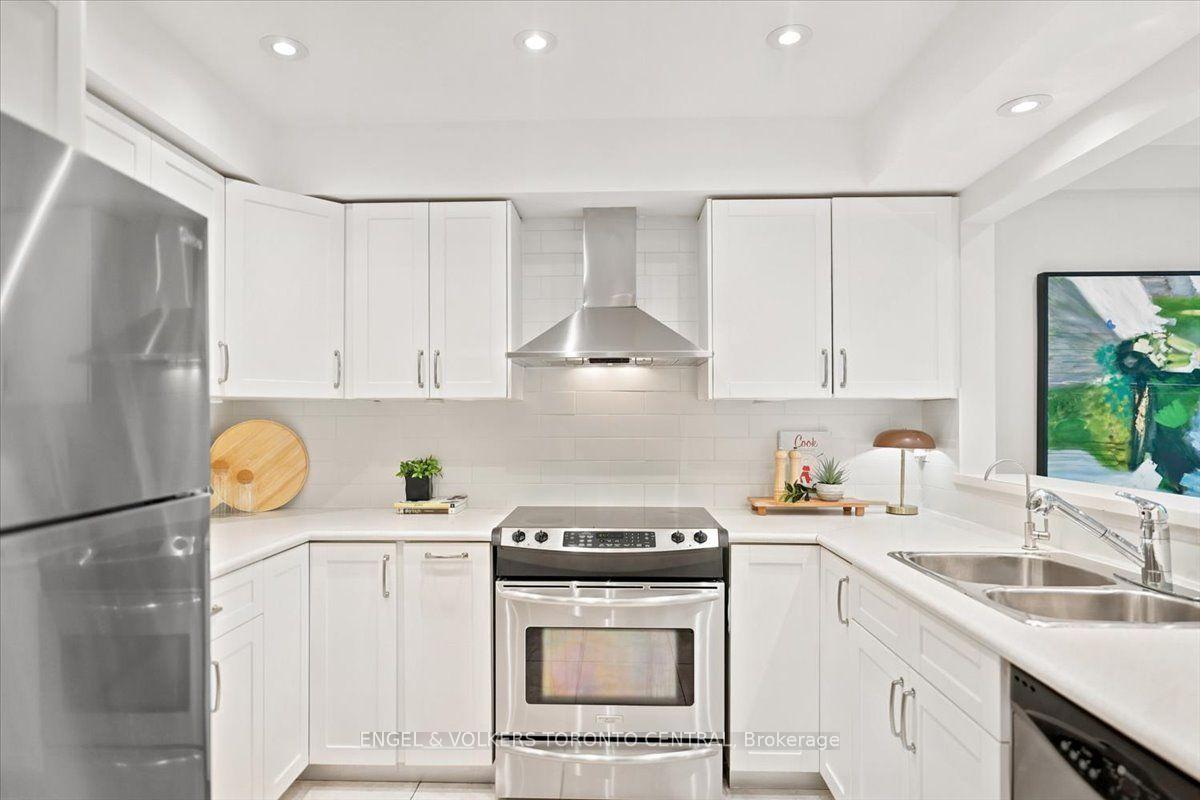 Photo 12 of Unit TH18, 100 Arbors Lane, Vaughan, West Woodbridge — HOMEH