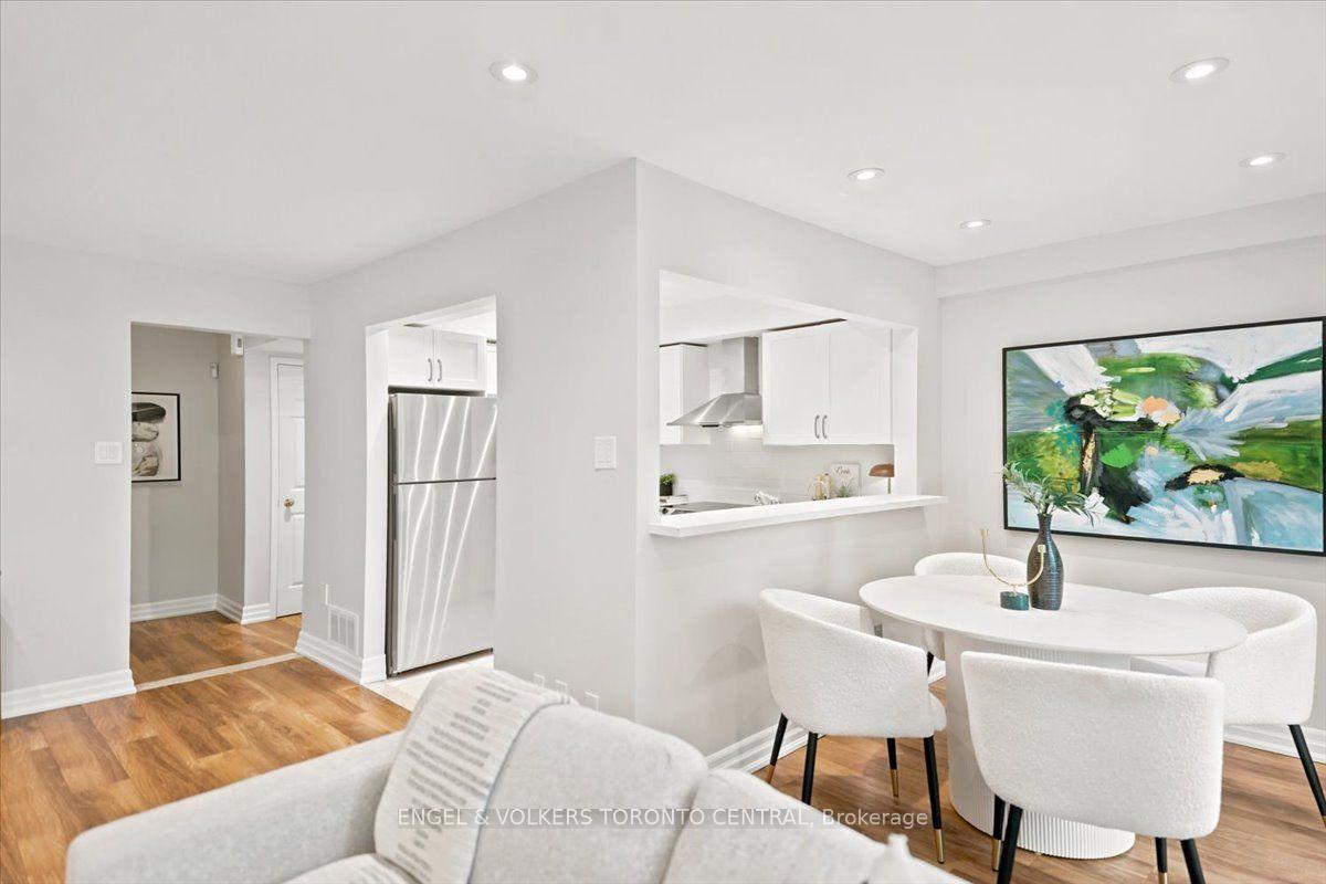 Photo 17 of Unit TH18, 100 Arbors Lane, Vaughan, West Woodbridge — HOMEH