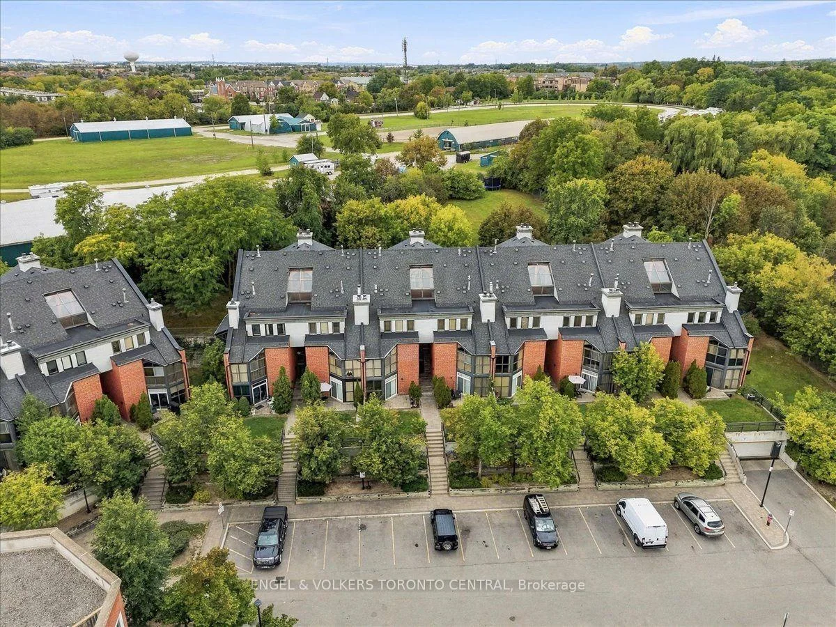 Photo 2 of Unit TH18, 100 Arbors Lane, Vaughan, West Woodbridge — HOMEH