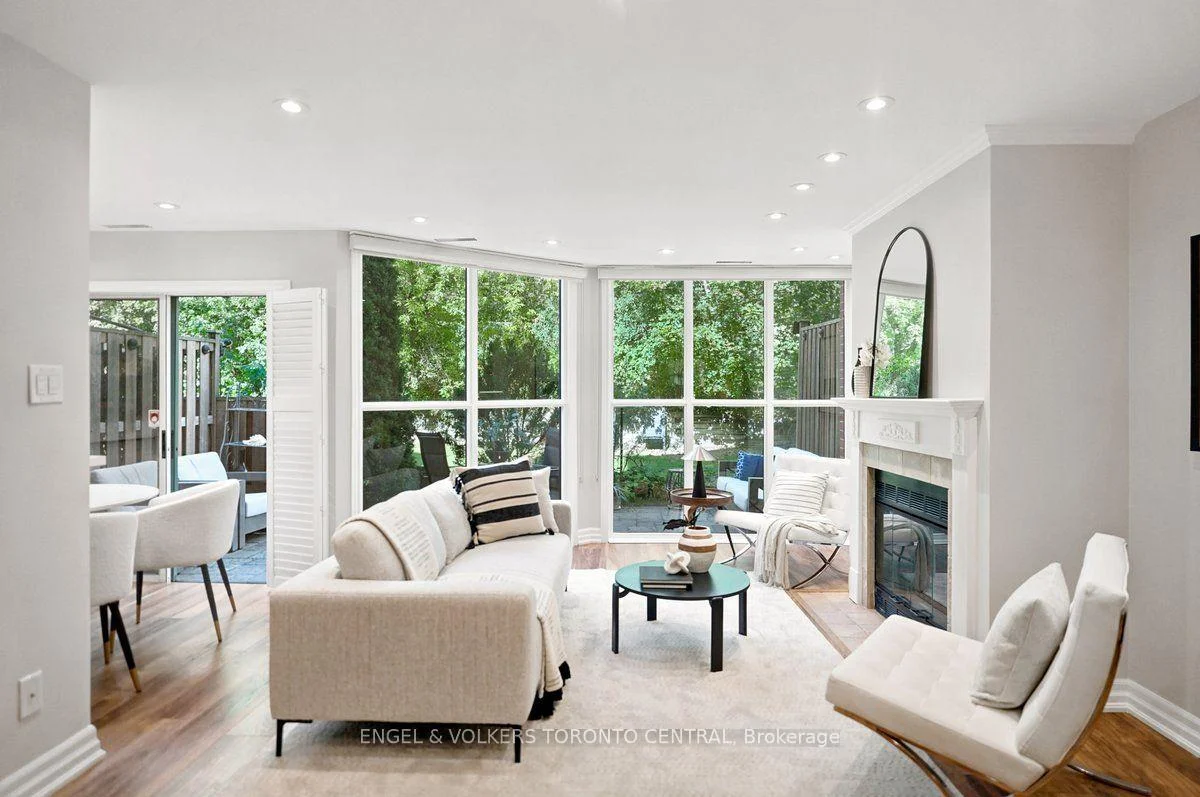 Photo 3 of Unit TH18, 100 Arbors Lane, Vaughan, West Woodbridge — HOMEH