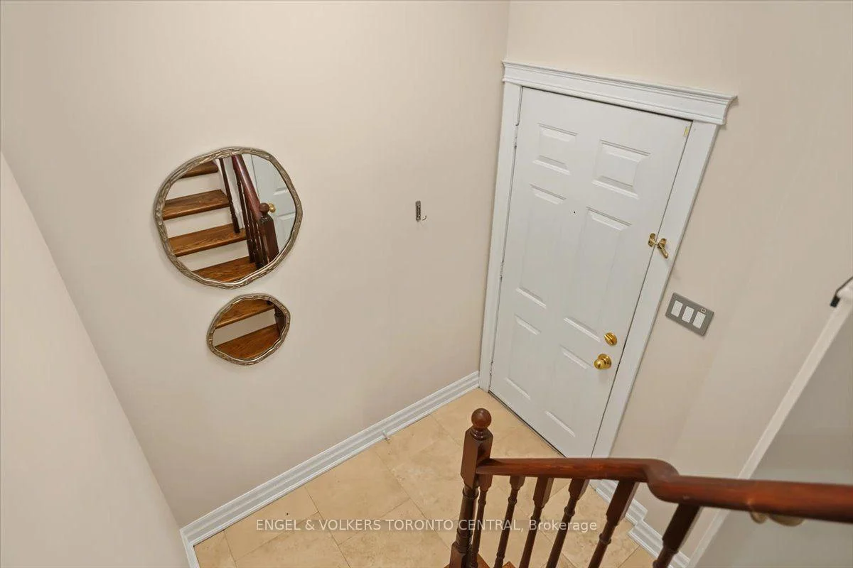 Photo 7 of Unit TH18, 100 Arbors Lane, Vaughan, West Woodbridge — HOMEH