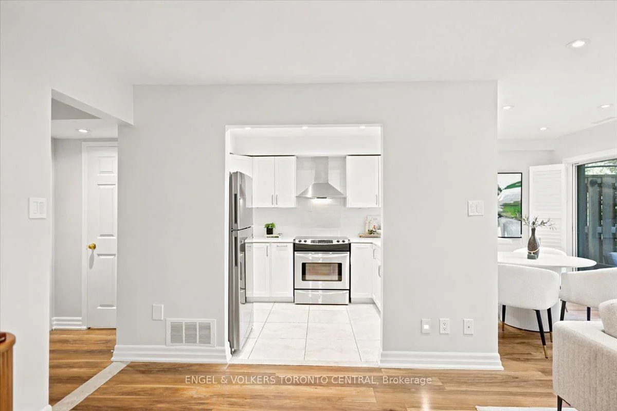 Photo 15 of Unit TH18, 100 Arbors Lane, Vaughan, West Woodbridge — HOMEH