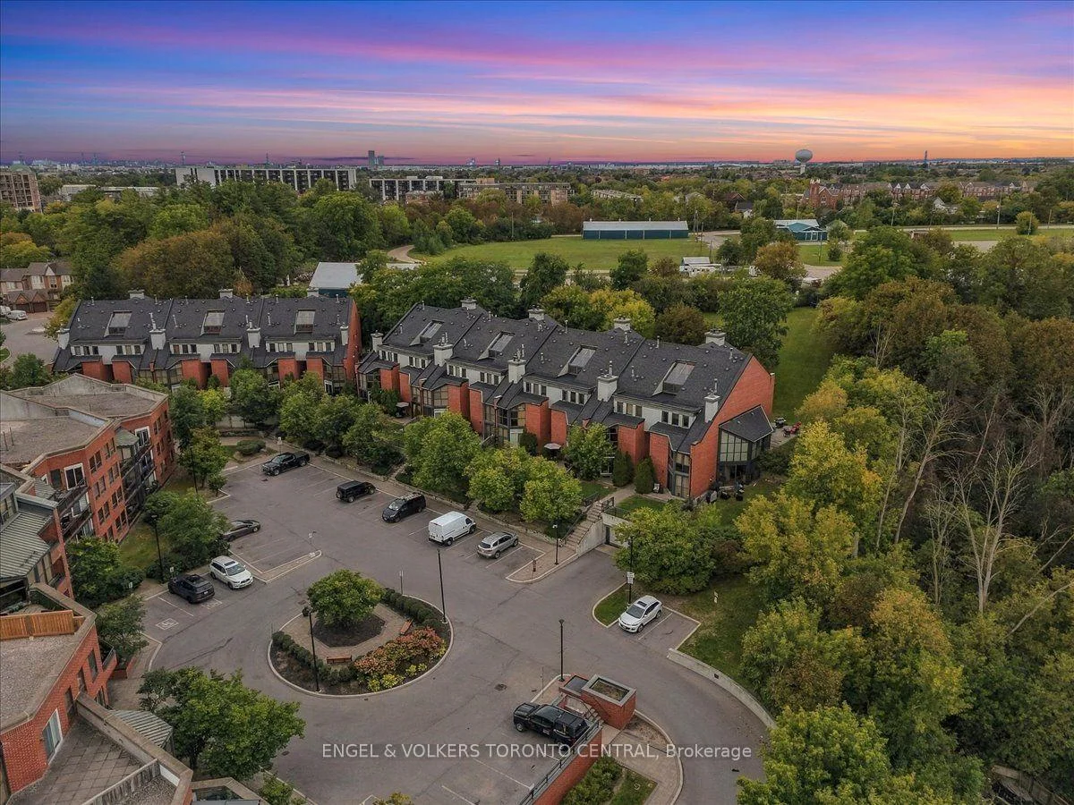 Photo 64 of Unit TH18, 100 Arbors Lane, Vaughan, West Woodbridge — HOMEH