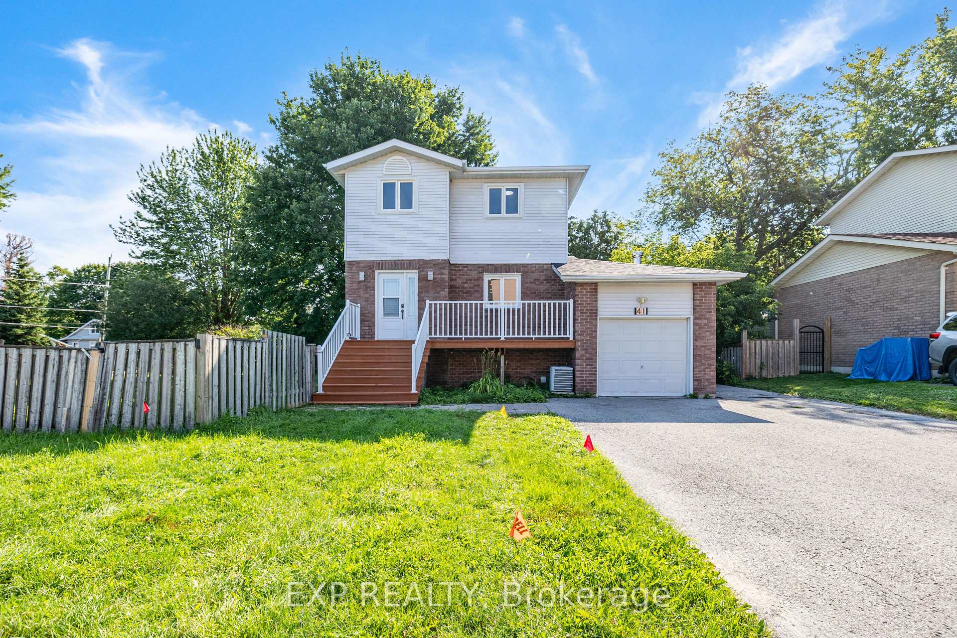 Front of 41 Hodgins Avenue