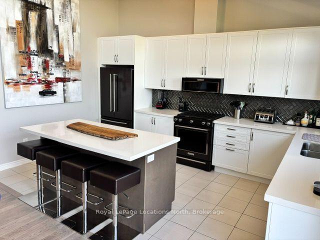Photo 11 of 8 Spooner Crescent, Collingwood — HOMEH