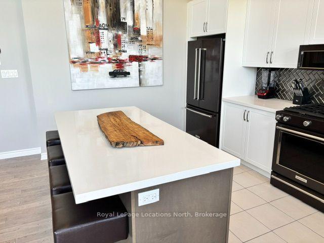 Photo 12 of 8 Spooner Crescent, Collingwood — HOMEH