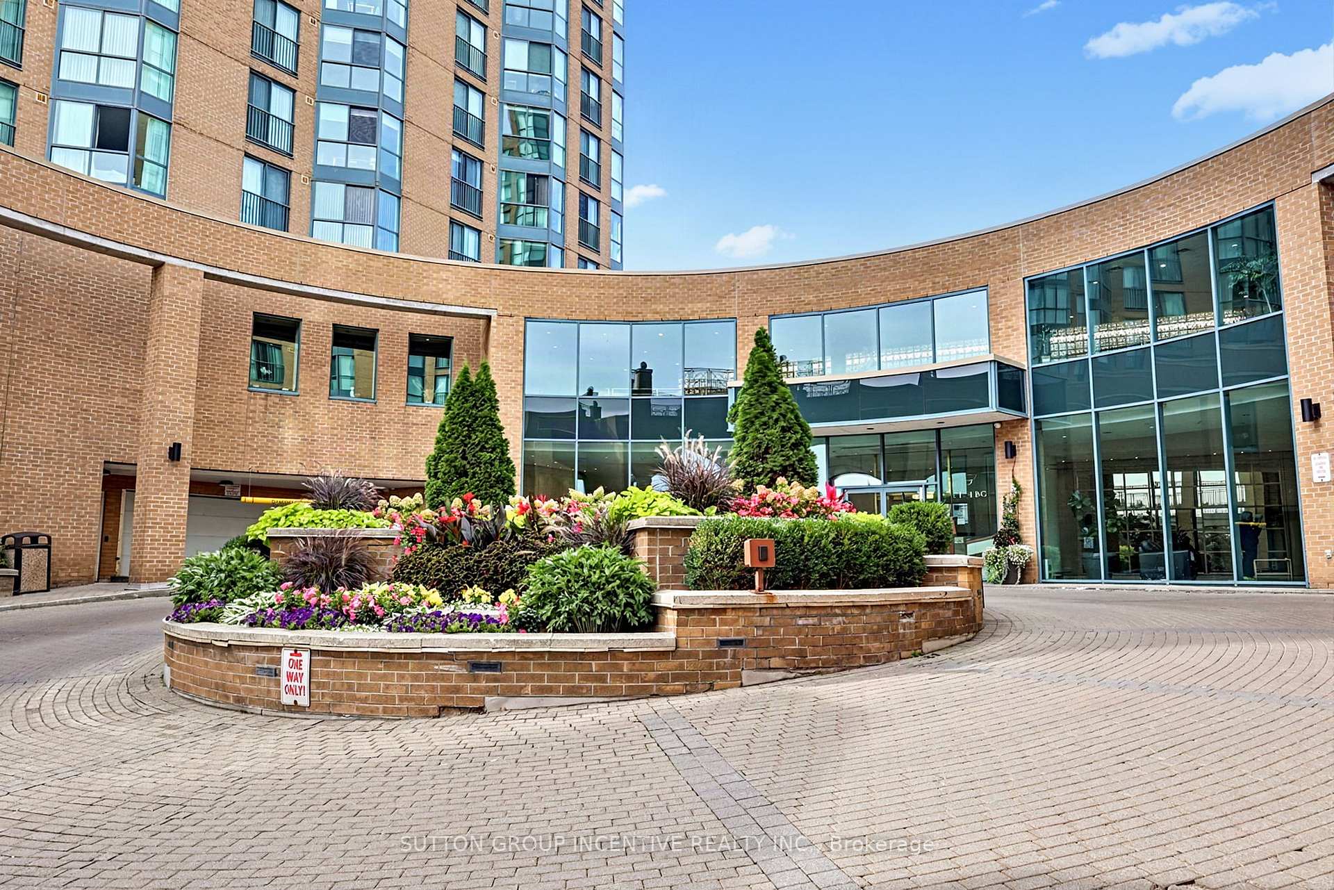 Photo 3 of Unit 304, 140 Dunlop Street E, Barrie, City Centre — HOMEH