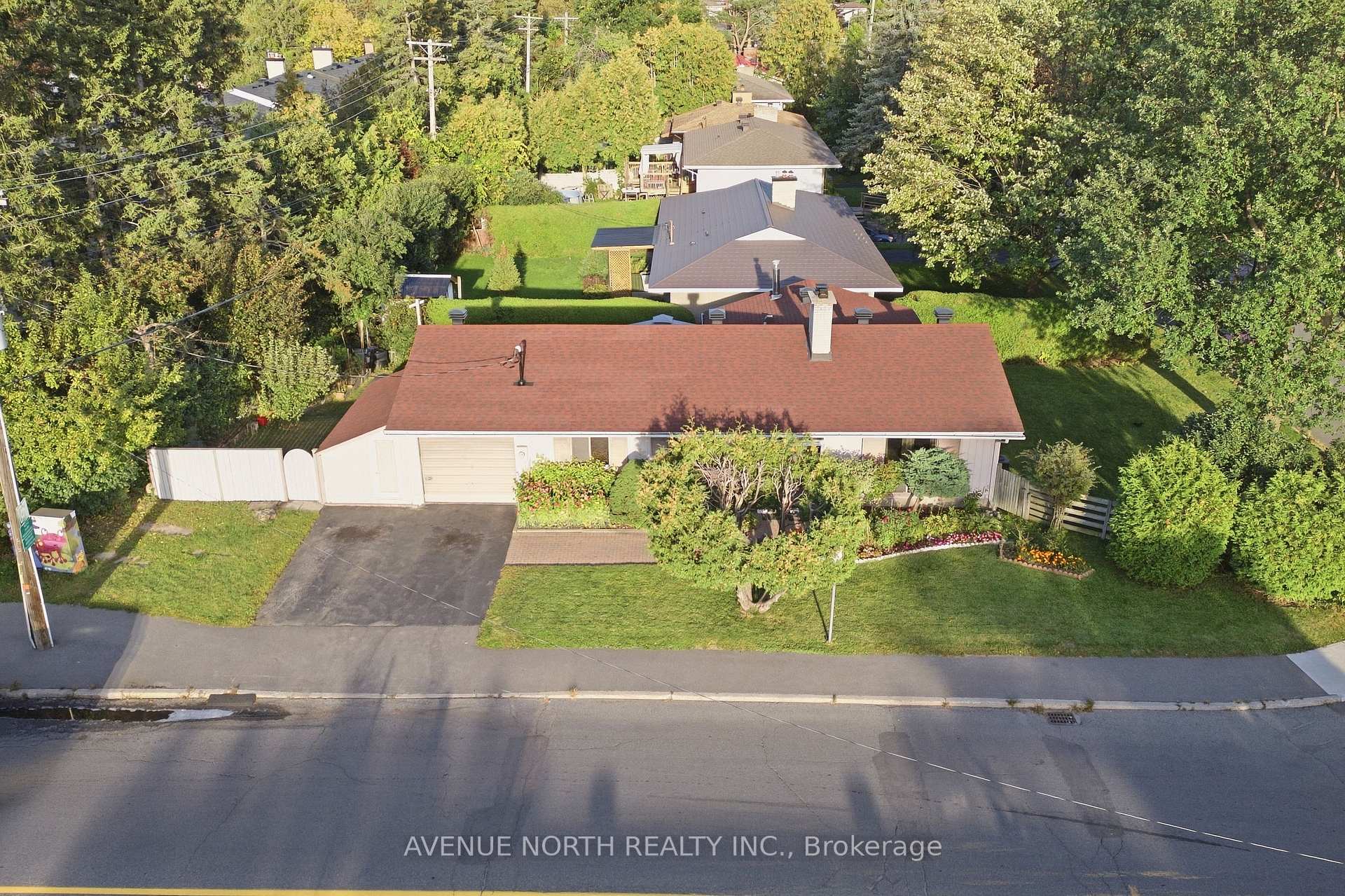 Photo 2 of 2617 Flannery Drive, Ottawa, Mooneys Bay/Riverside Park — HOMEH