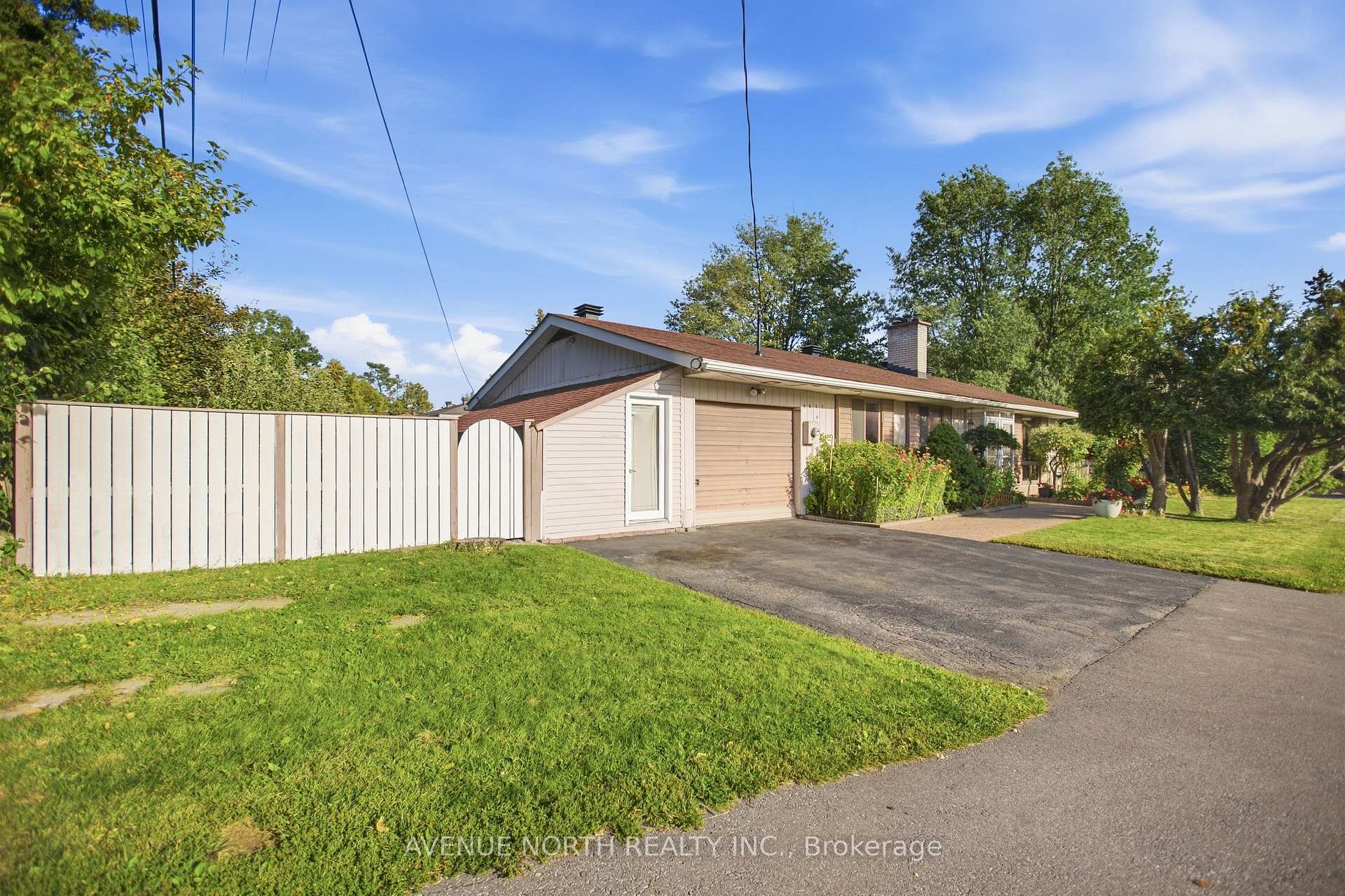 Photo 3 of 2617 Flannery Drive, Ottawa, Mooneys Bay/Riverside Park — HOMEH