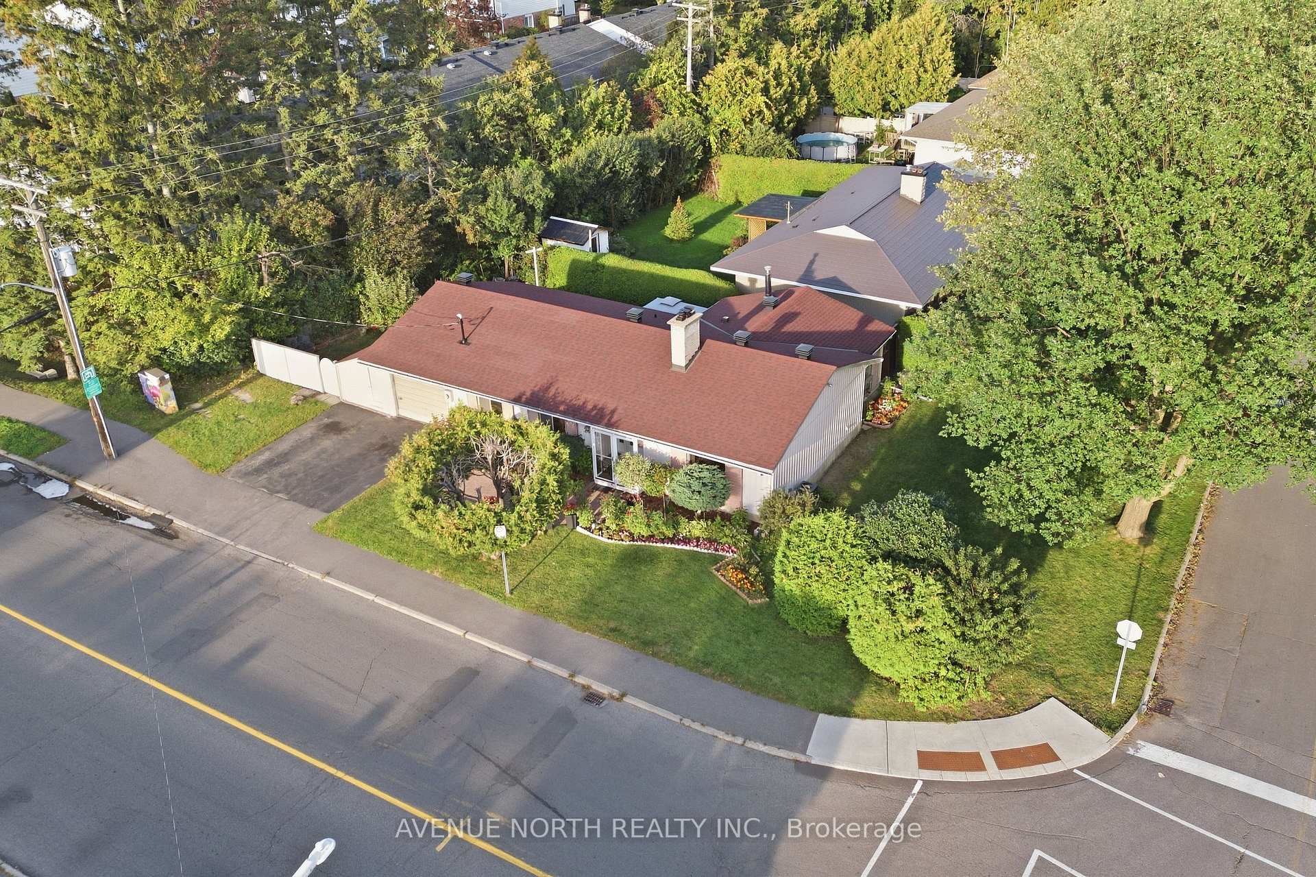 Photo 4 of 2617 Flannery Drive, Ottawa, Mooneys Bay/Riverside Park — HOMEH