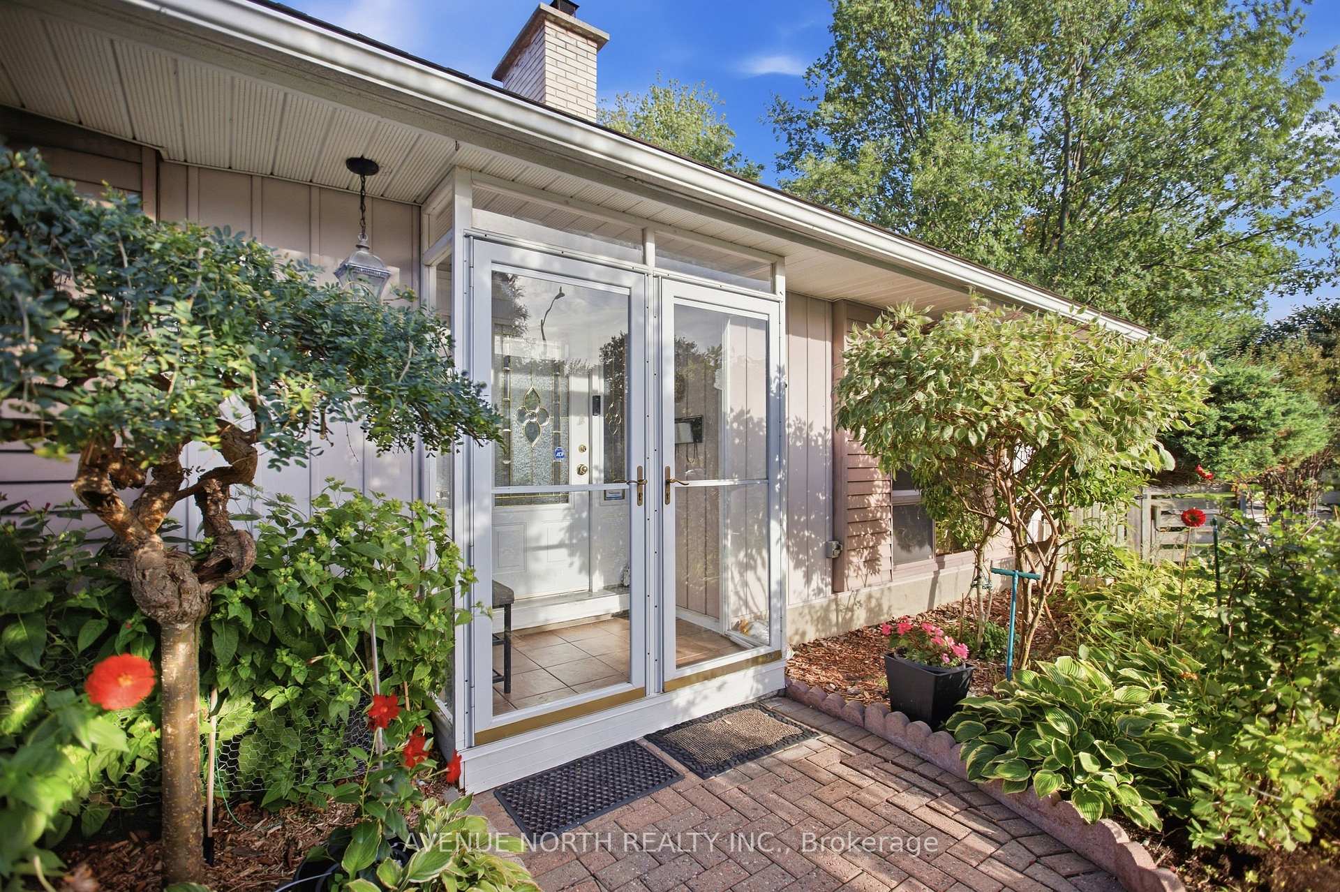 Photo 6 of 2617 Flannery Drive, Ottawa, Mooneys Bay/Riverside Park — HOMEH