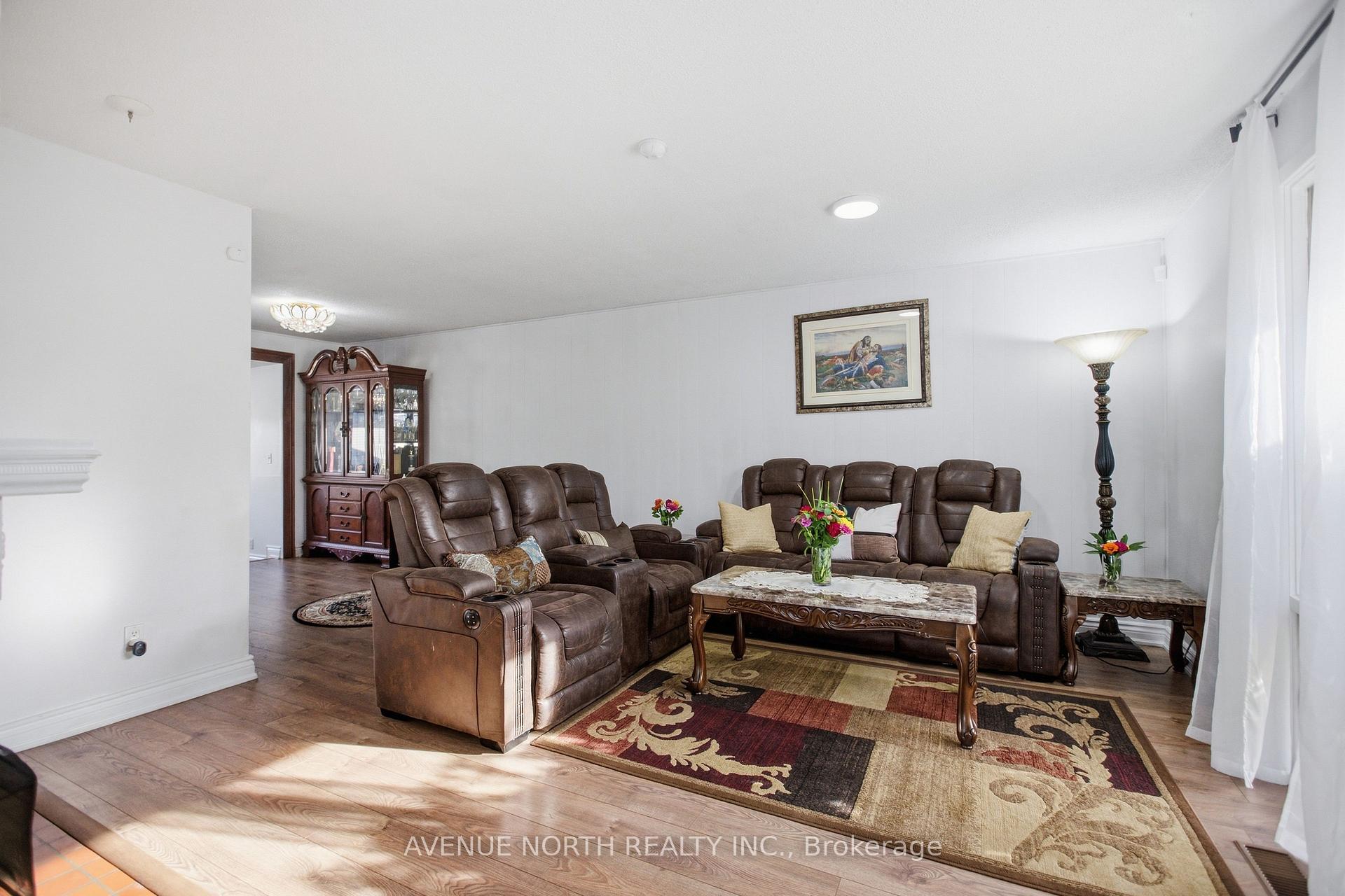Photo 9 of 2617 Flannery Drive, Ottawa, Mooneys Bay/Riverside Park — HOMEH