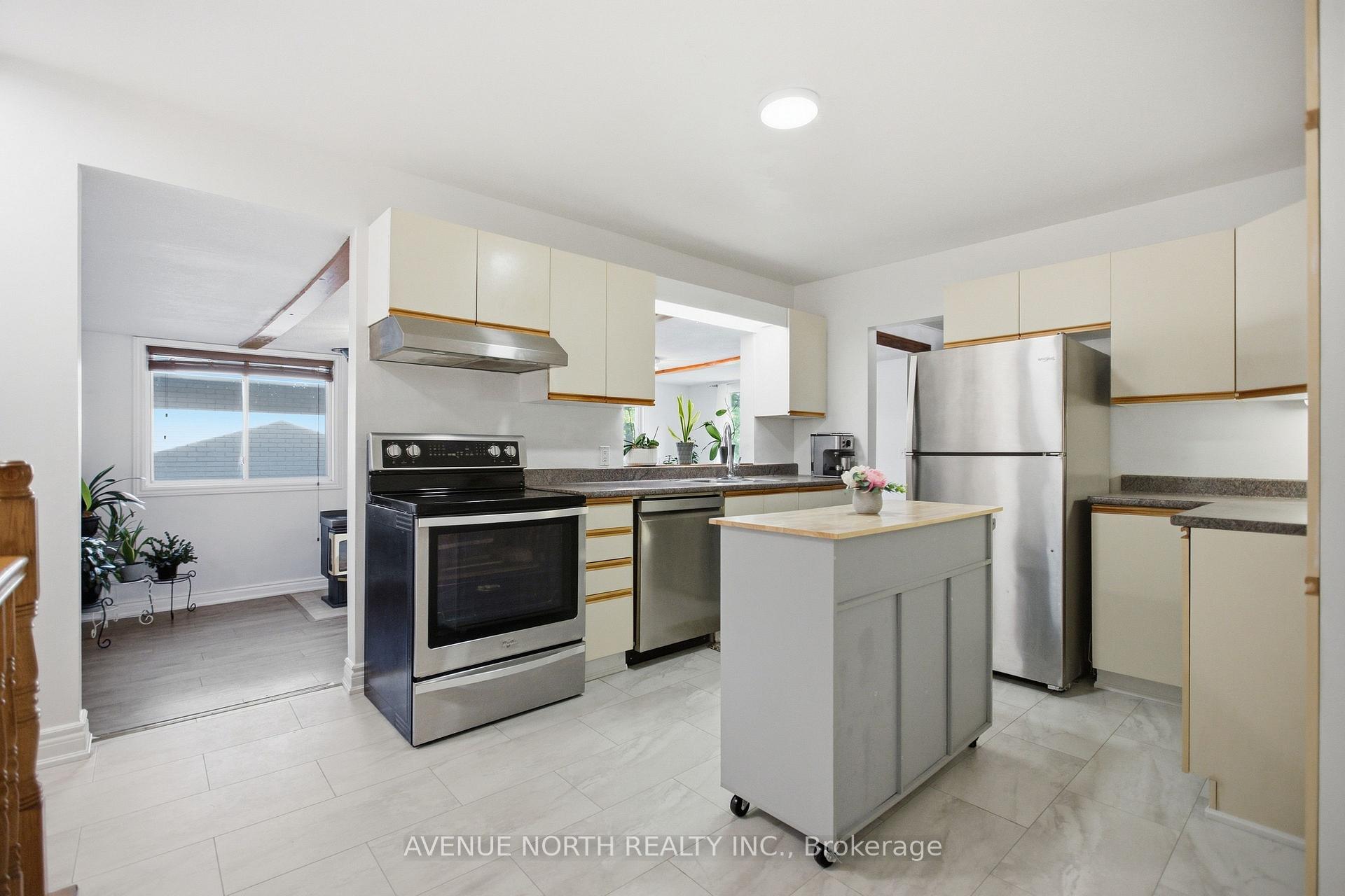 Photo 13 of 2617 Flannery Drive, Ottawa, Mooneys Bay/Riverside Park — HOMEH