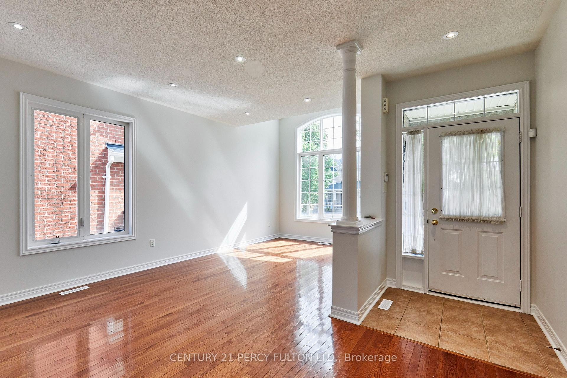 Photo 4 of 40 Tidewater Street, Markham, Wismer — HOMEH