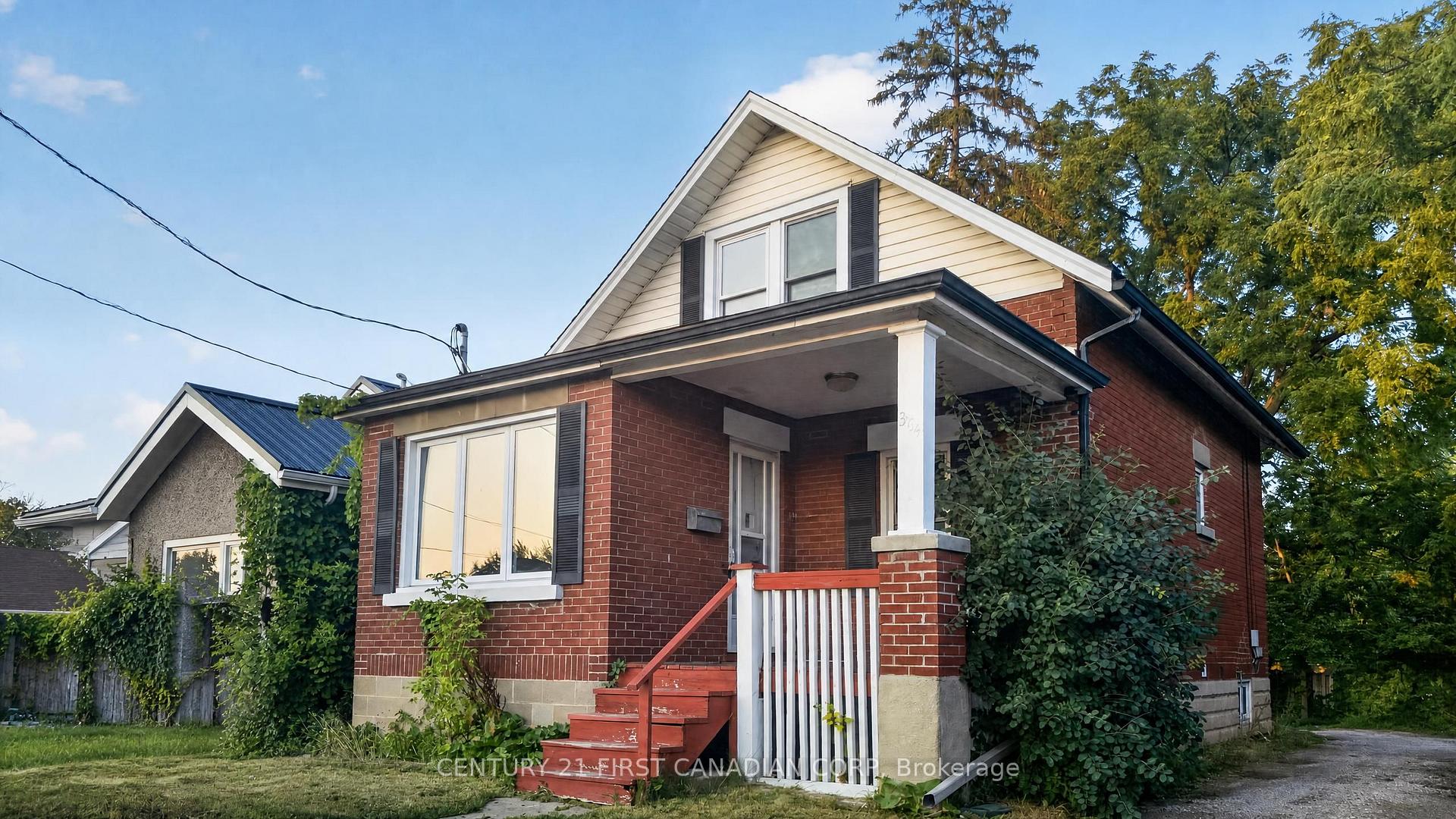 Photo of 384 Wharncliffe Road S