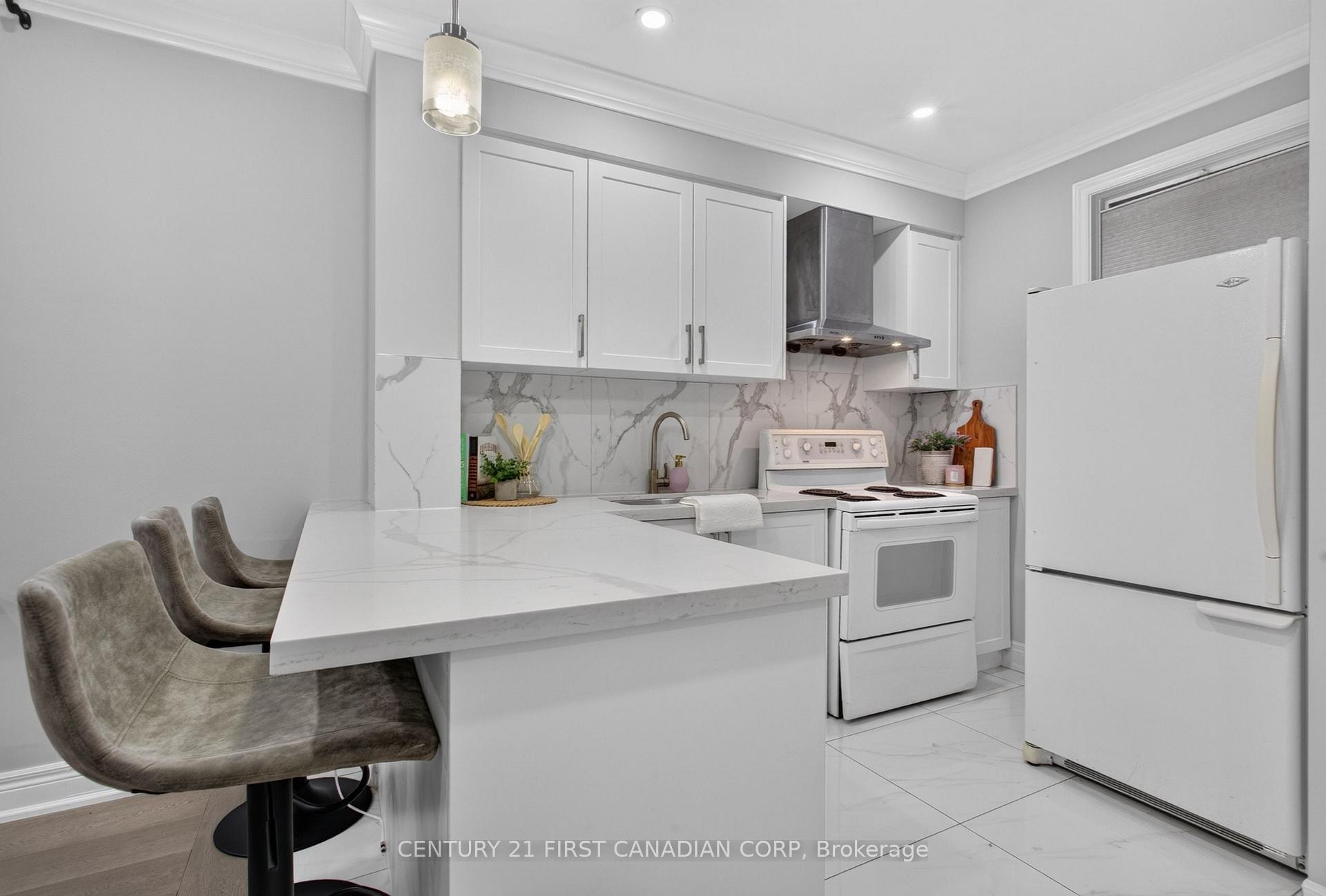 Photo 3 of 384 Wharncliffe Road S, London, South F — HOMEH