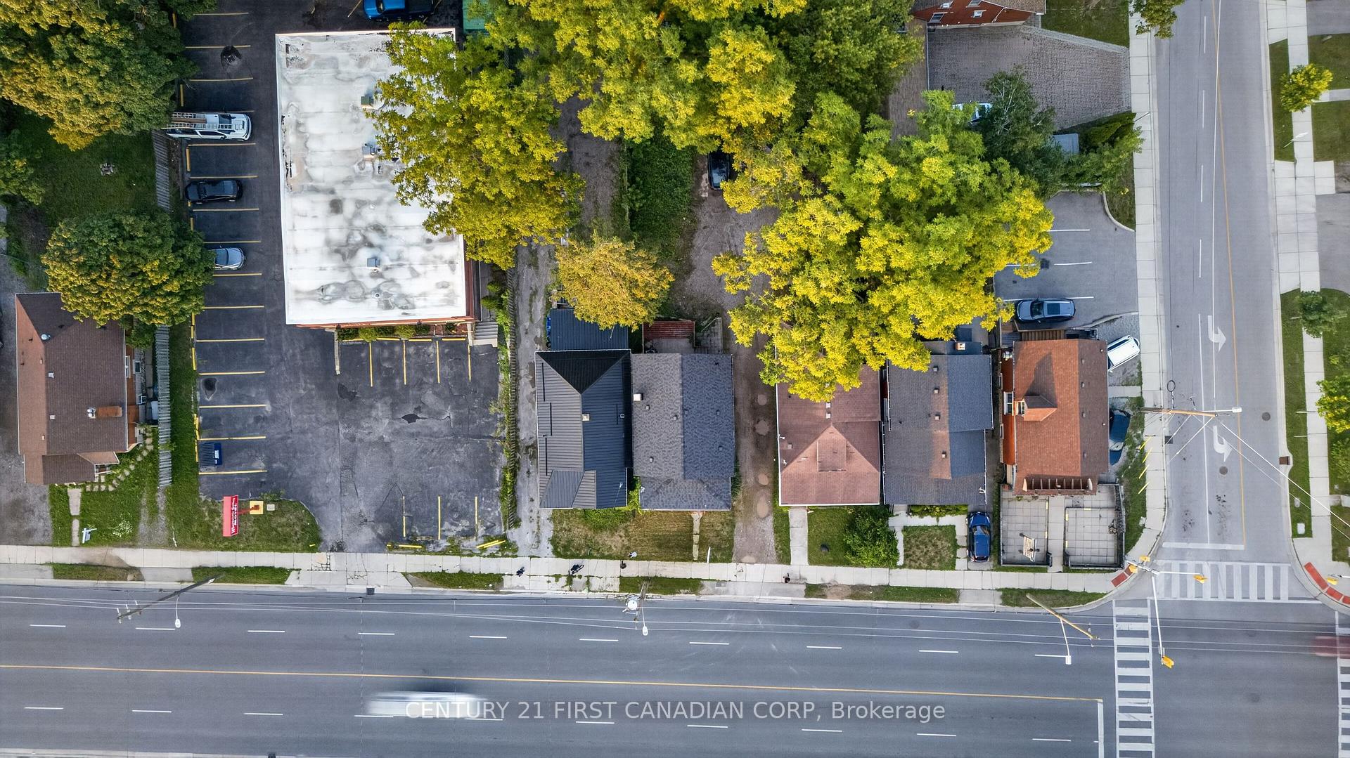 Photo 4 of 384 Wharncliffe Road S, London, South F — HOMEH