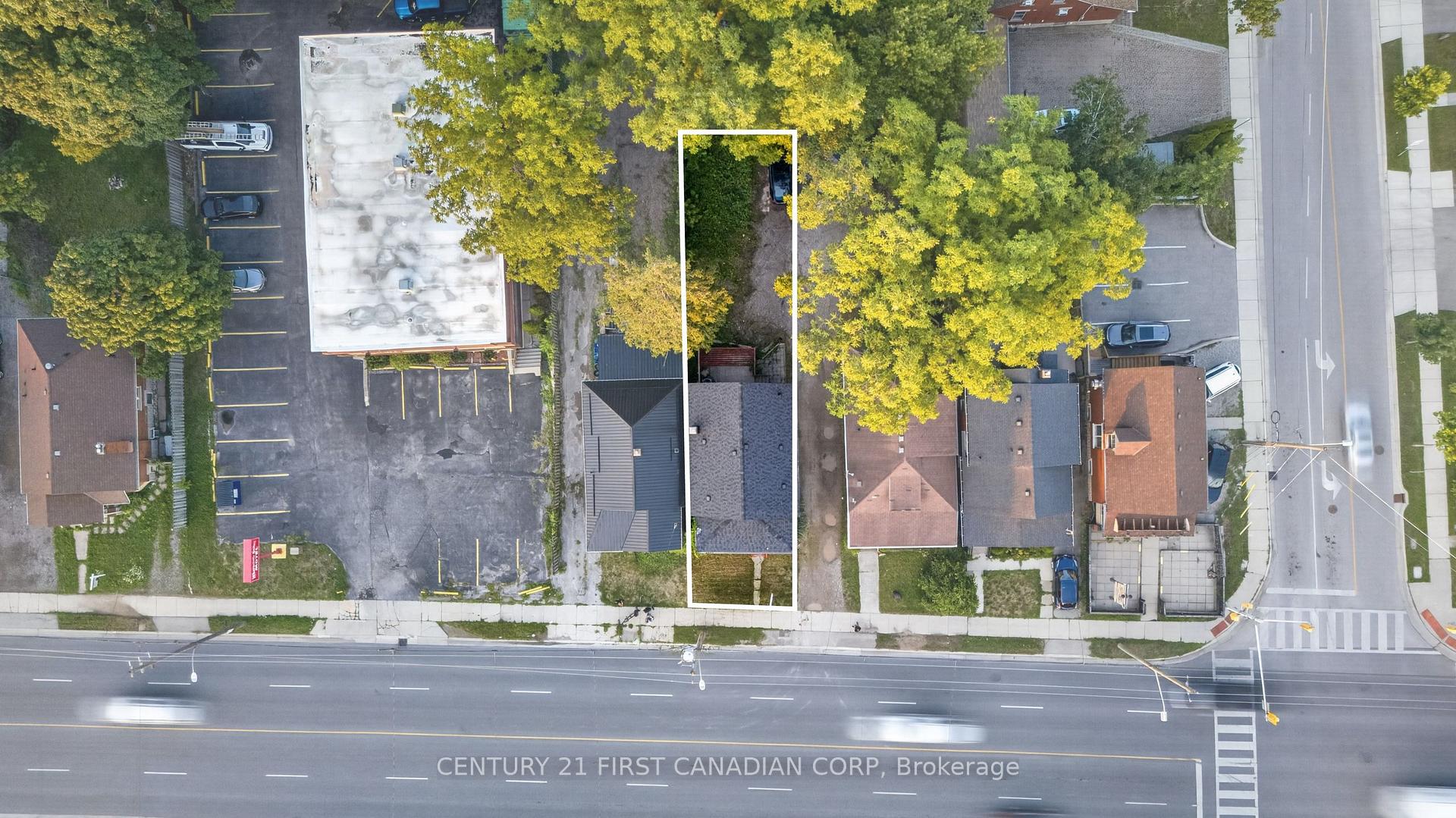 Photo 5 of 384 Wharncliffe Road S, London, South F — HOMEH