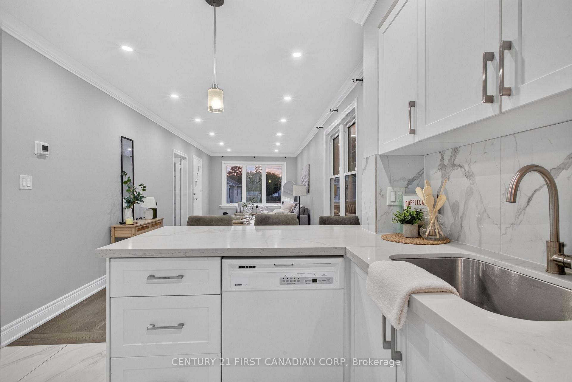 Photo 7 of 384 Wharncliffe Road S, London, South F — HOMEH