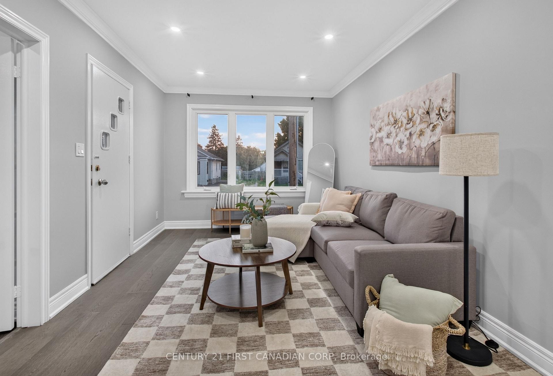 Photo 10 of 384 Wharncliffe Road S, London, South F — HOMEH