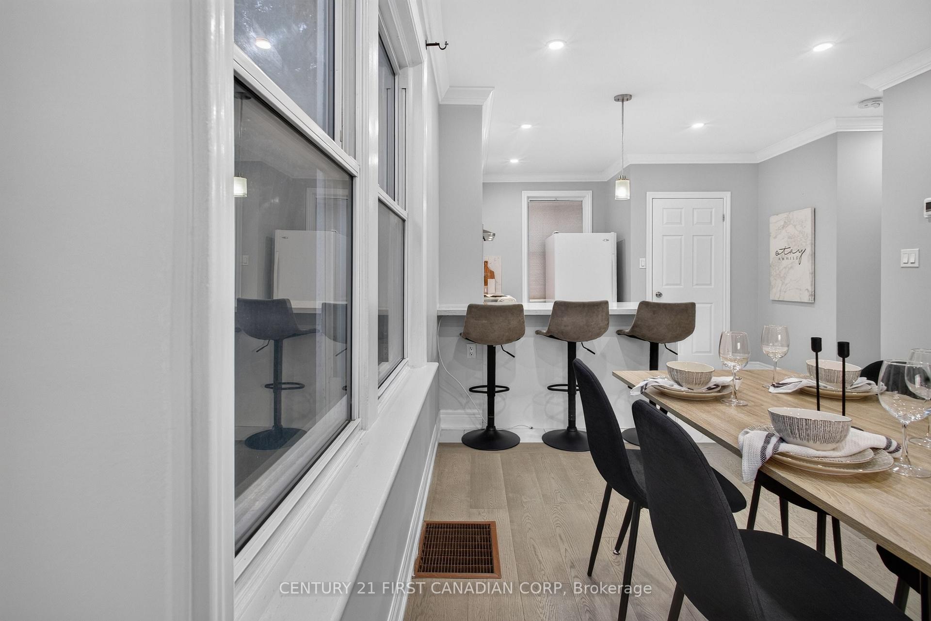 Photo 12 of 384 Wharncliffe Road S, London, South F — HOMEH
