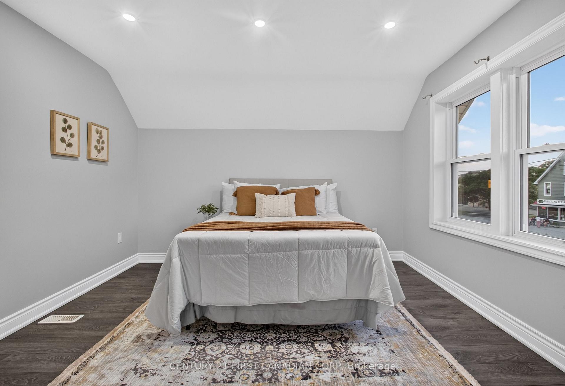 Photo 15 of 384 Wharncliffe Road S, London, South F — HOMEH