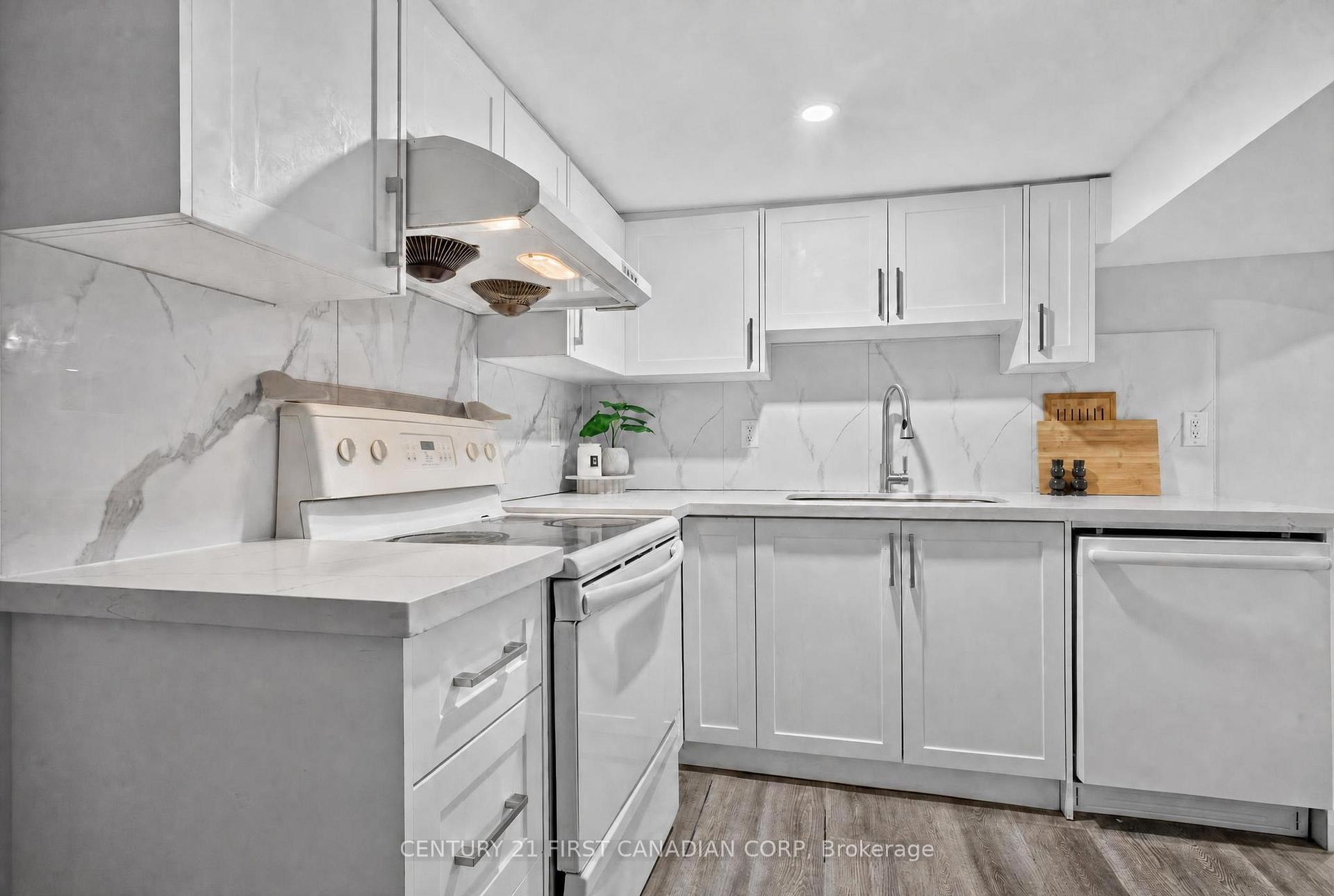 Photo 26 of 384 Wharncliffe Road S, London, South F — HOMEH