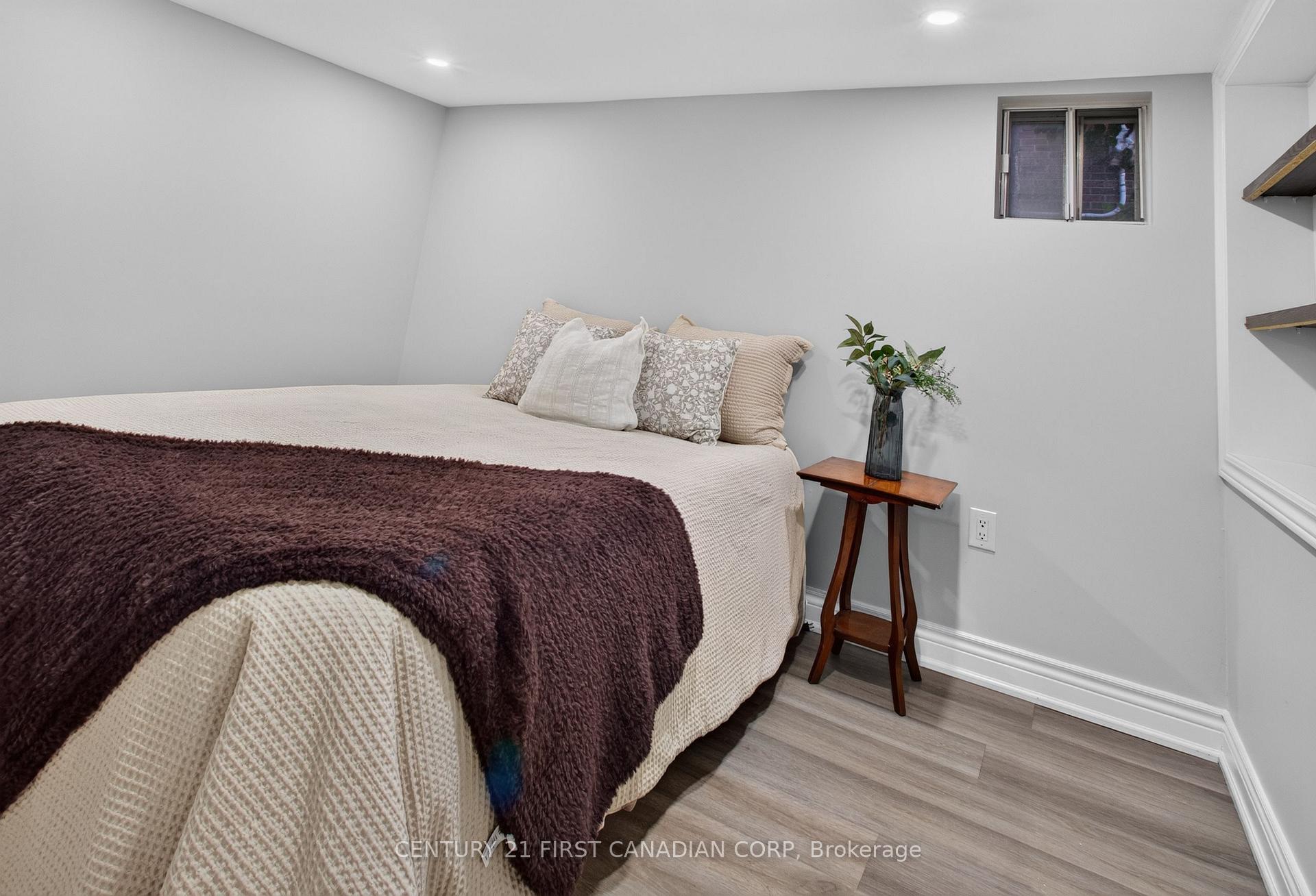 Photo 30 of 384 Wharncliffe Road S, London, South F — HOMEH