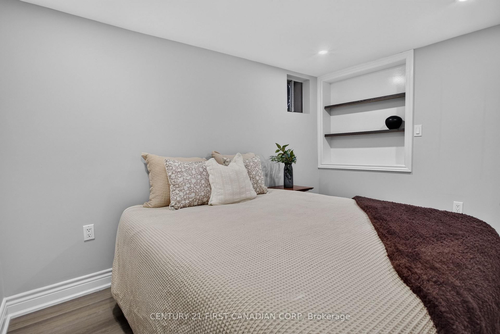 Photo 32 of 384 Wharncliffe Road S, London, South F — HOMEH