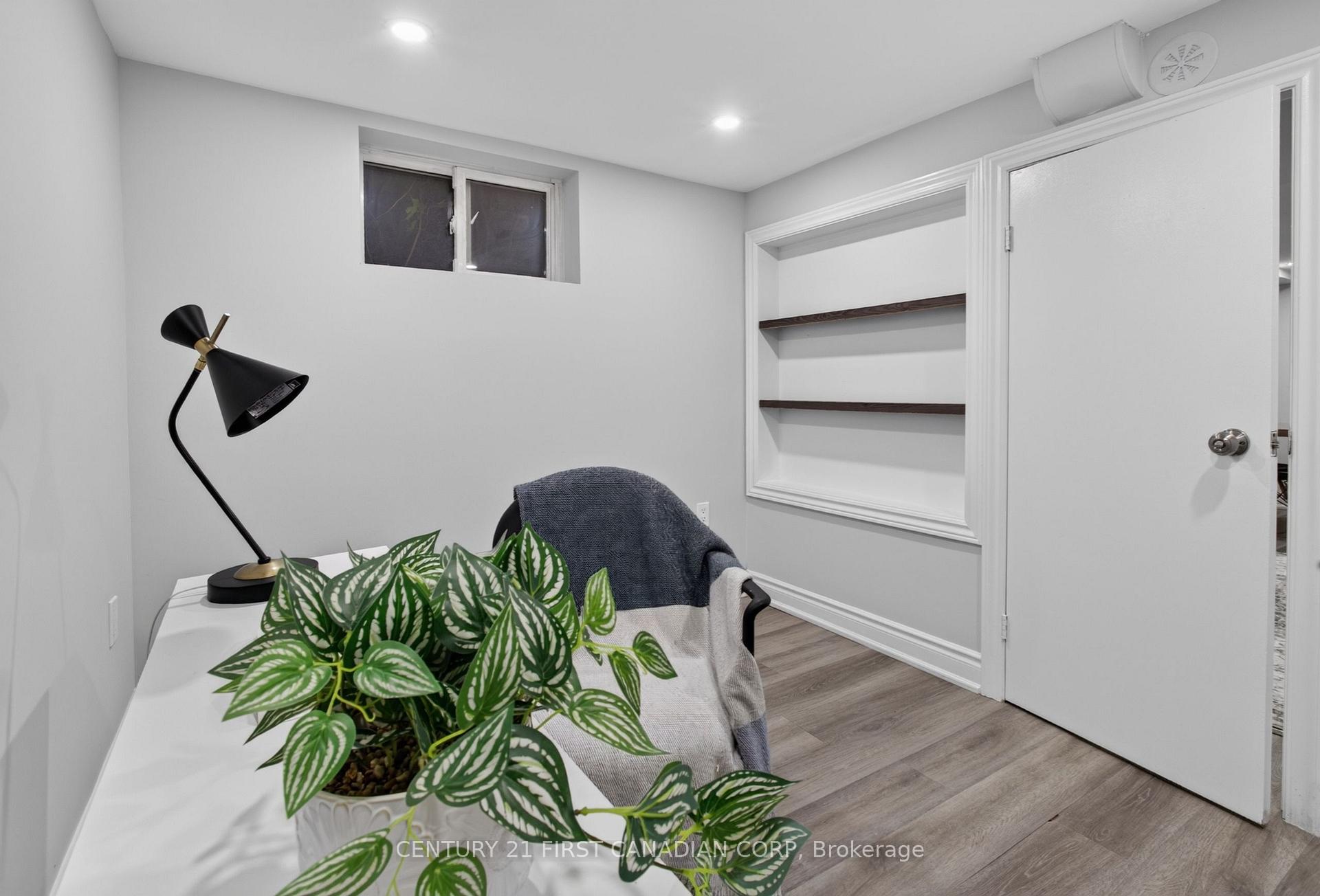 Photo 33 of 384 Wharncliffe Road S, London, South F — HOMEH
