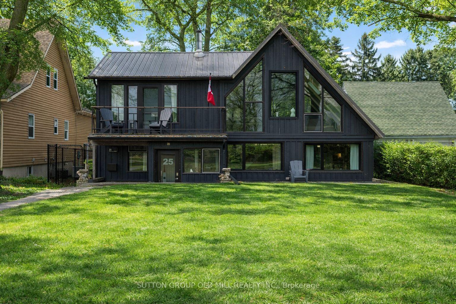 Photo of 25 Lakeshore Road W