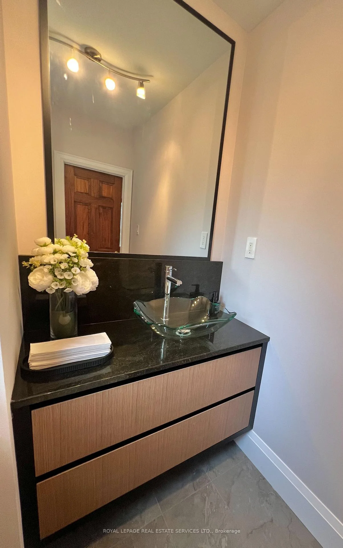Photo 61 of 63 Eastbourne Crescent, Etobicoke, Mimico — HOMEH