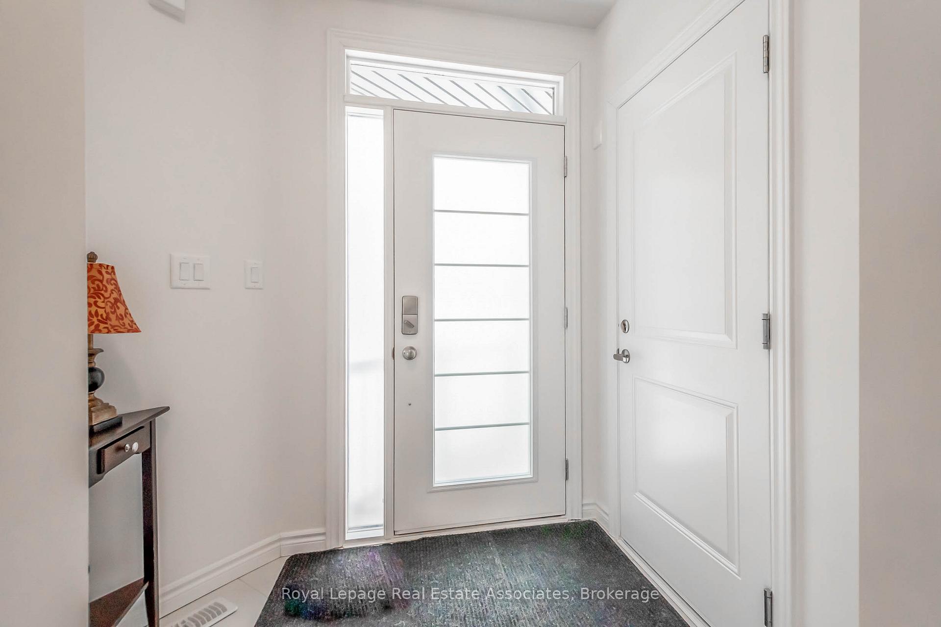 Photo 3 of 3981 Crown Street, Lincoln, Beamsville — HOMEH