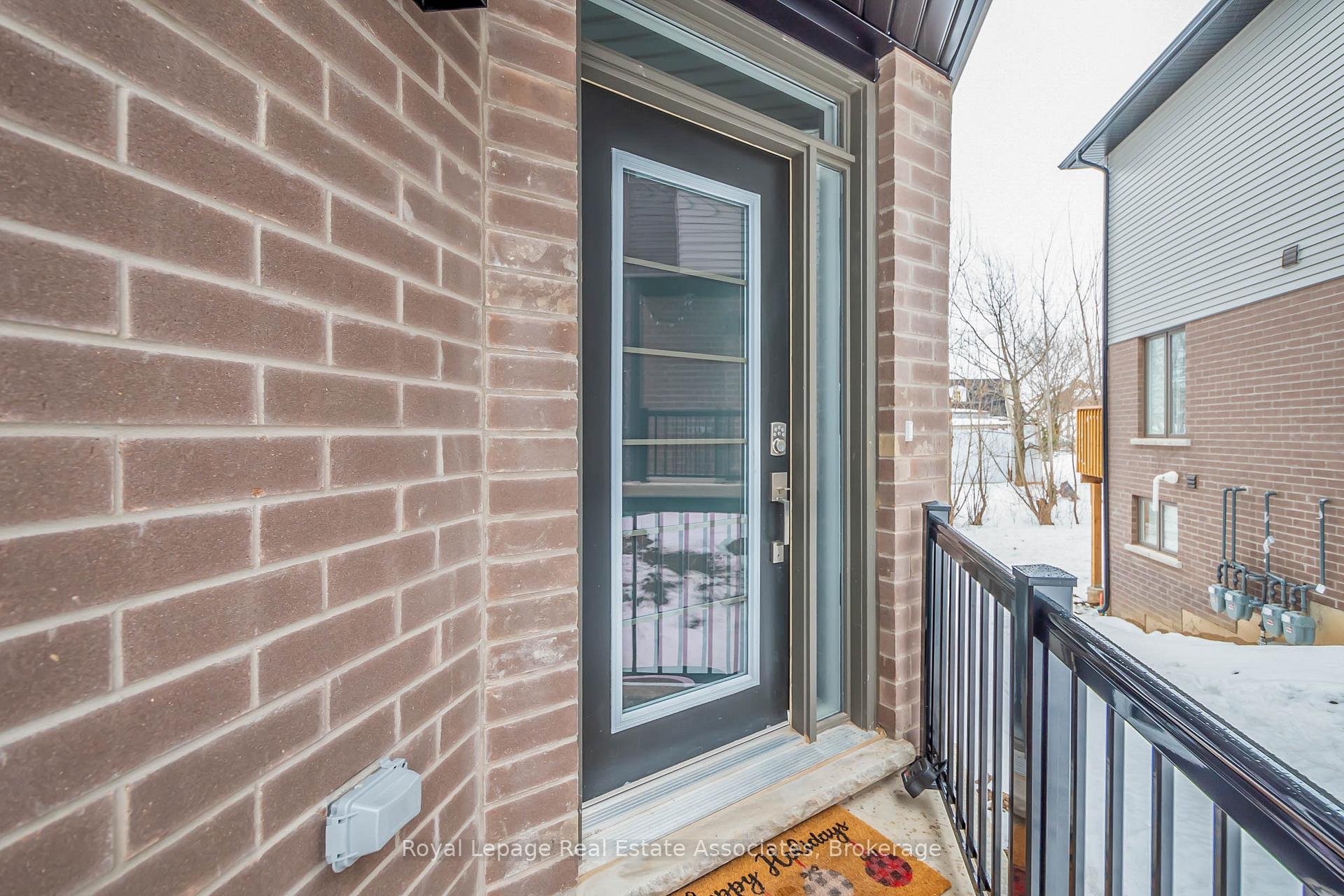 Photo 2 of 3981 Crown Street, Lincoln, Beamsville — HOMEH