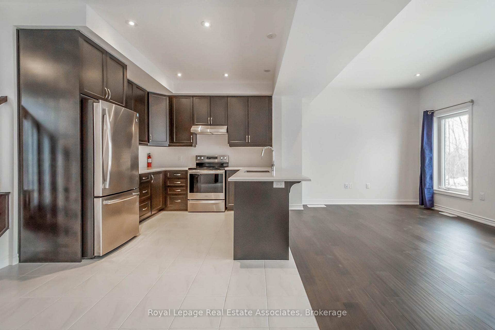 Photo 8 of 3981 Crown Street, Lincoln, Beamsville — HOMEH