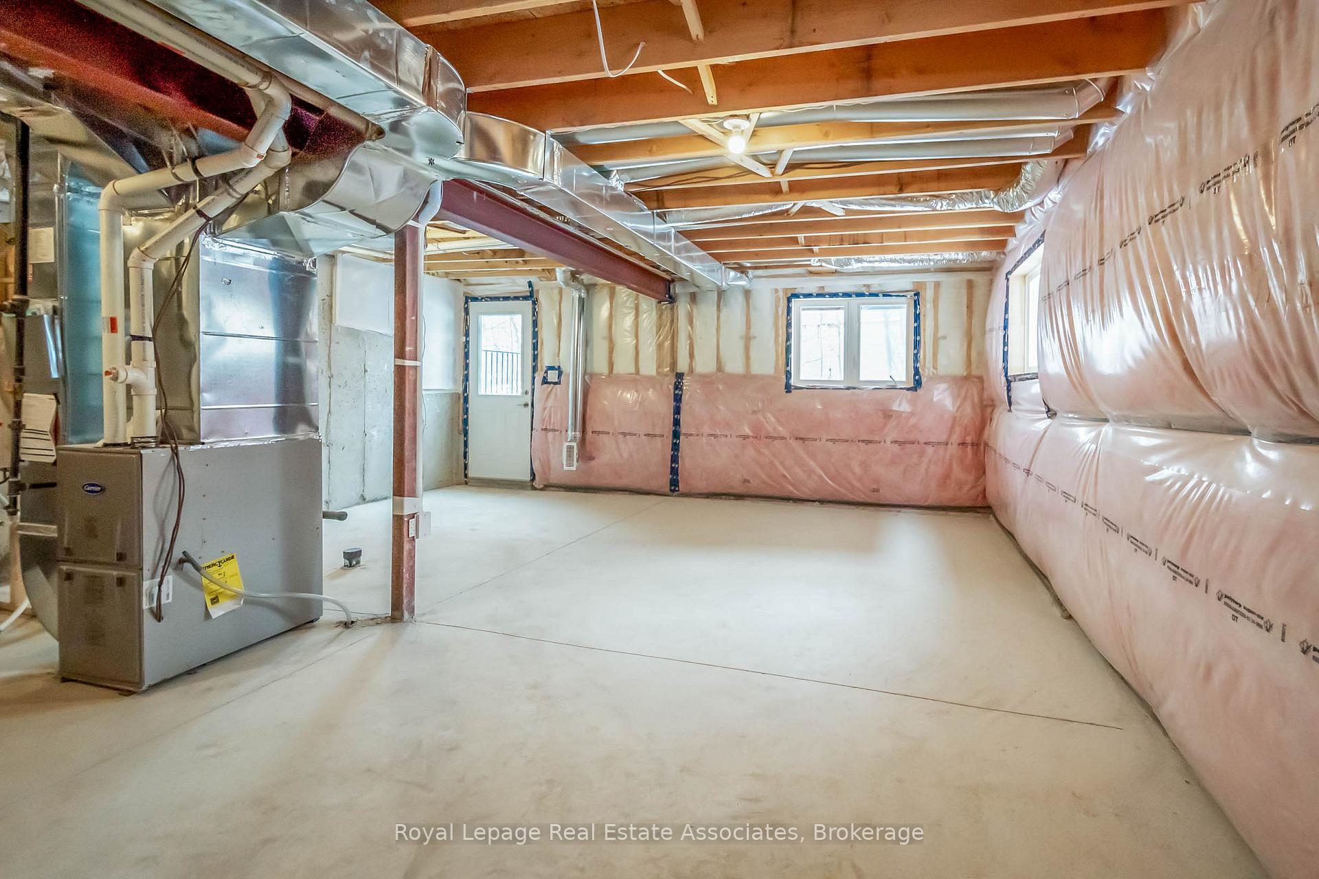 Photo 32 of 3981 Crown Street, Lincoln, Beamsville — HOMEH