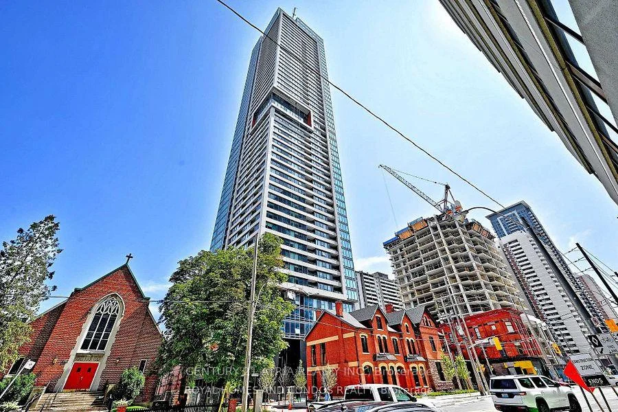 Photo of Unit 4007, 609 Sherbourne Street