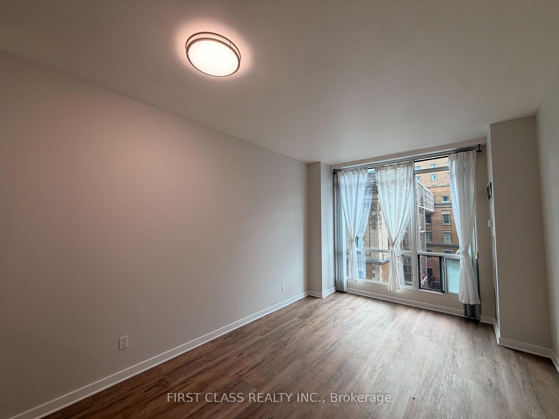 Photo 5 of Unit 916, 7 King Street E, Toronto, Church-Yonge Corridor — HOMEH