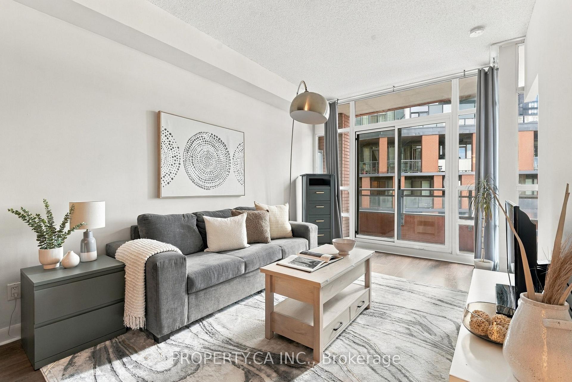 Photo 2 of Unit 503, 15 Bruyeres Mews, Toronto, Niagara — HOMEH