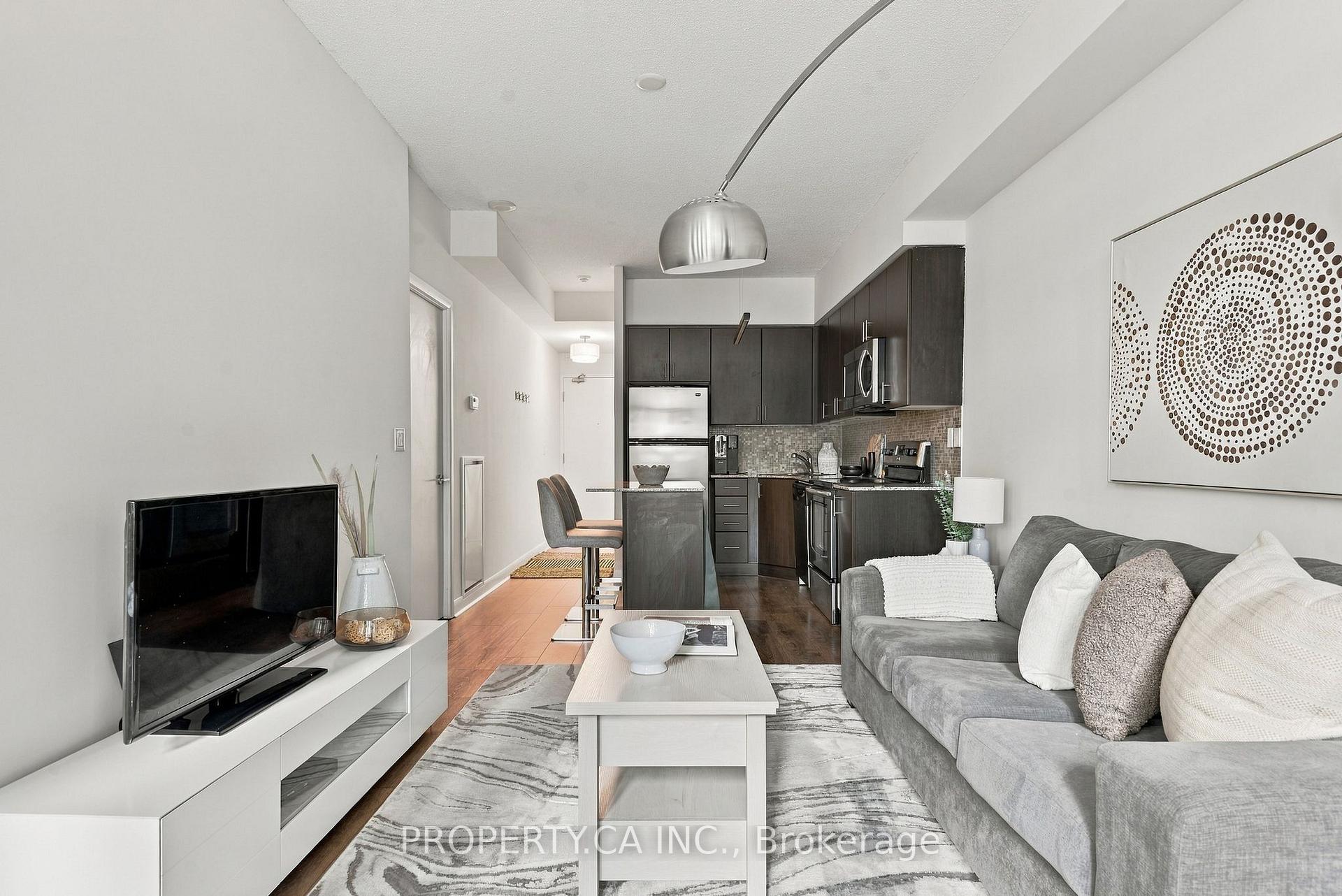 Photo 4 of Unit 503, 15 Bruyeres Mews, Toronto, Niagara — HOMEH