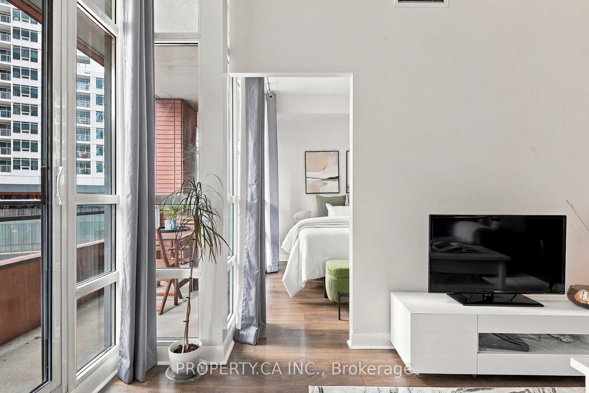 Photo 8 of Unit 503, 15 Bruyeres Mews, Toronto, Niagara — HOMEH