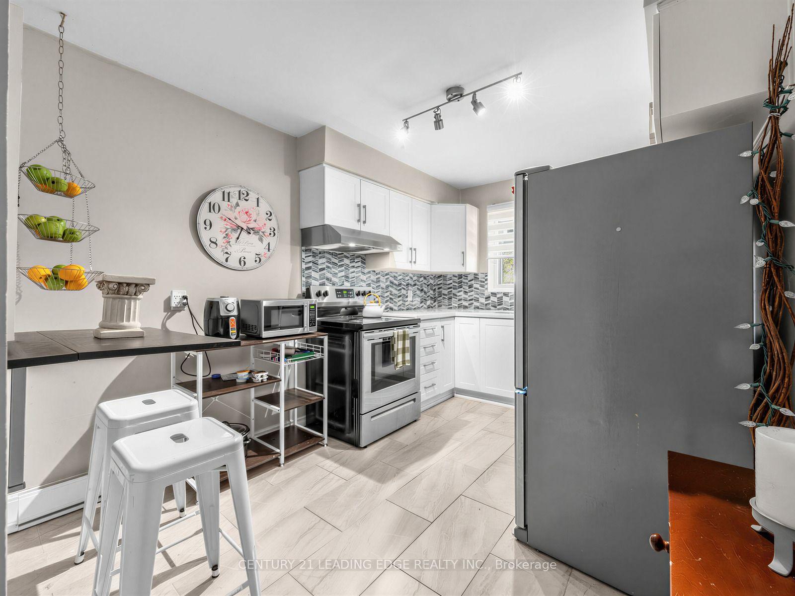 Photo 5 of Unit 3, 1300 Oxford Street, Oshawa, Lakeview — HOMEH