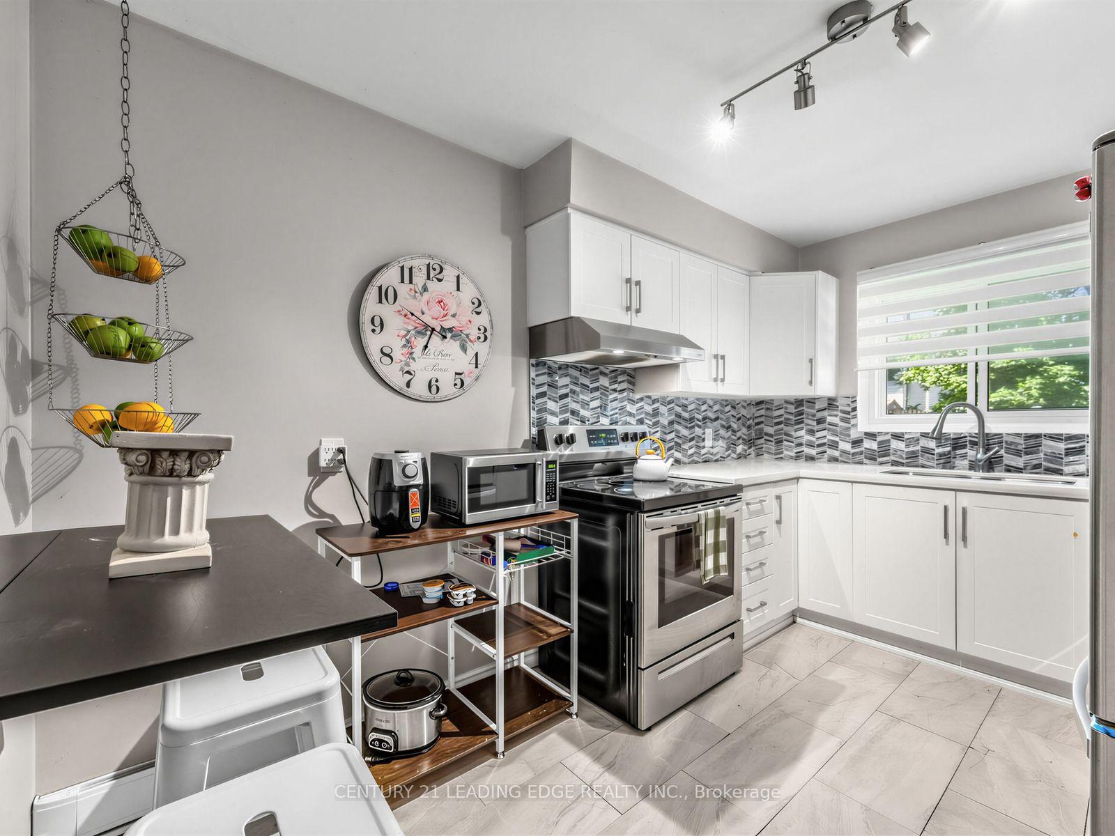 Photo 6 of Unit 3, 1300 Oxford Street, Oshawa, Lakeview — HOMEH