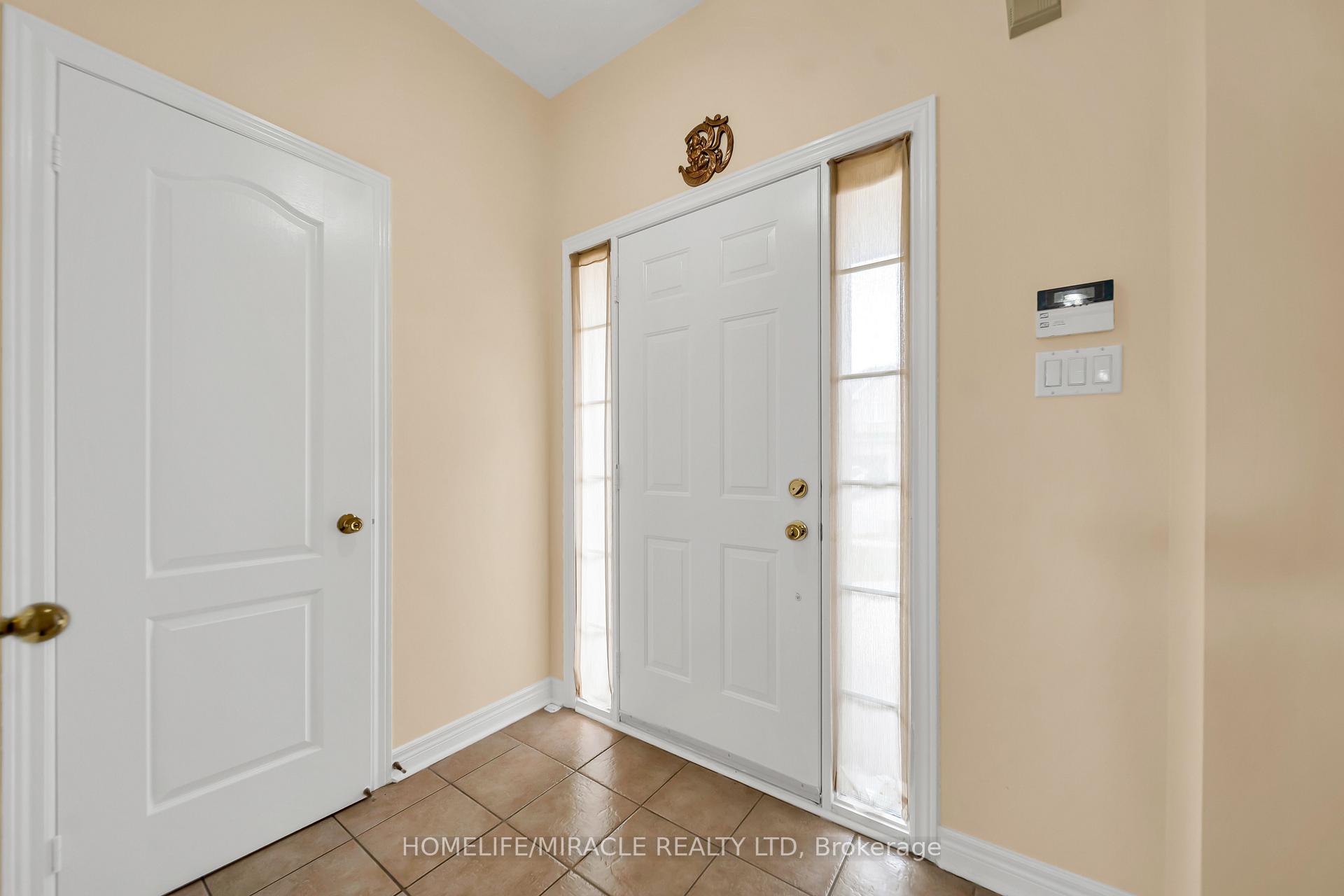 Photo 7 of 139 Sewells Lane, Brampton, Fletcher's Meadow — HOMEH