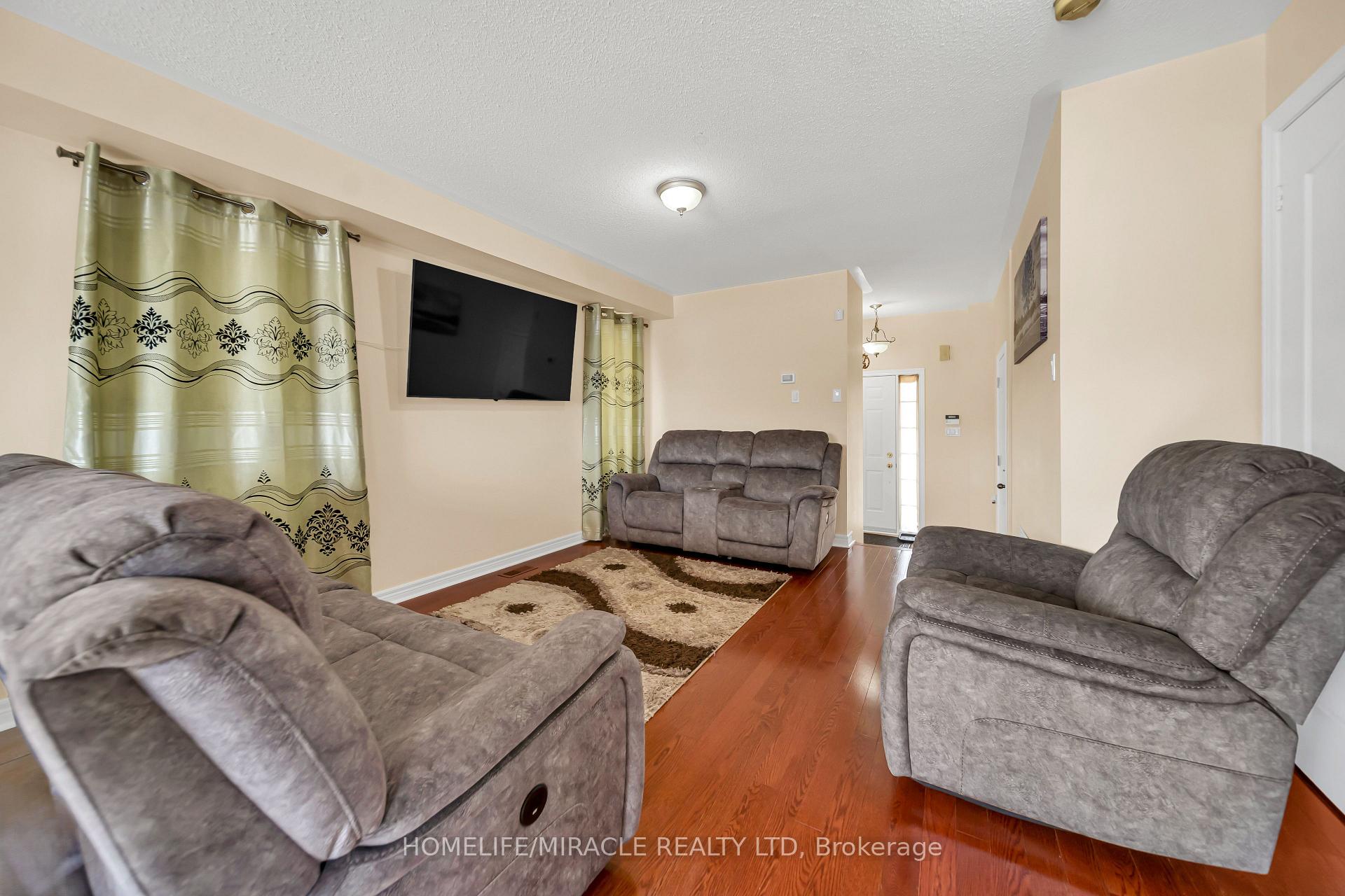 Photo 10 of 139 Sewells Lane, Brampton, Fletcher's Meadow — HOMEH