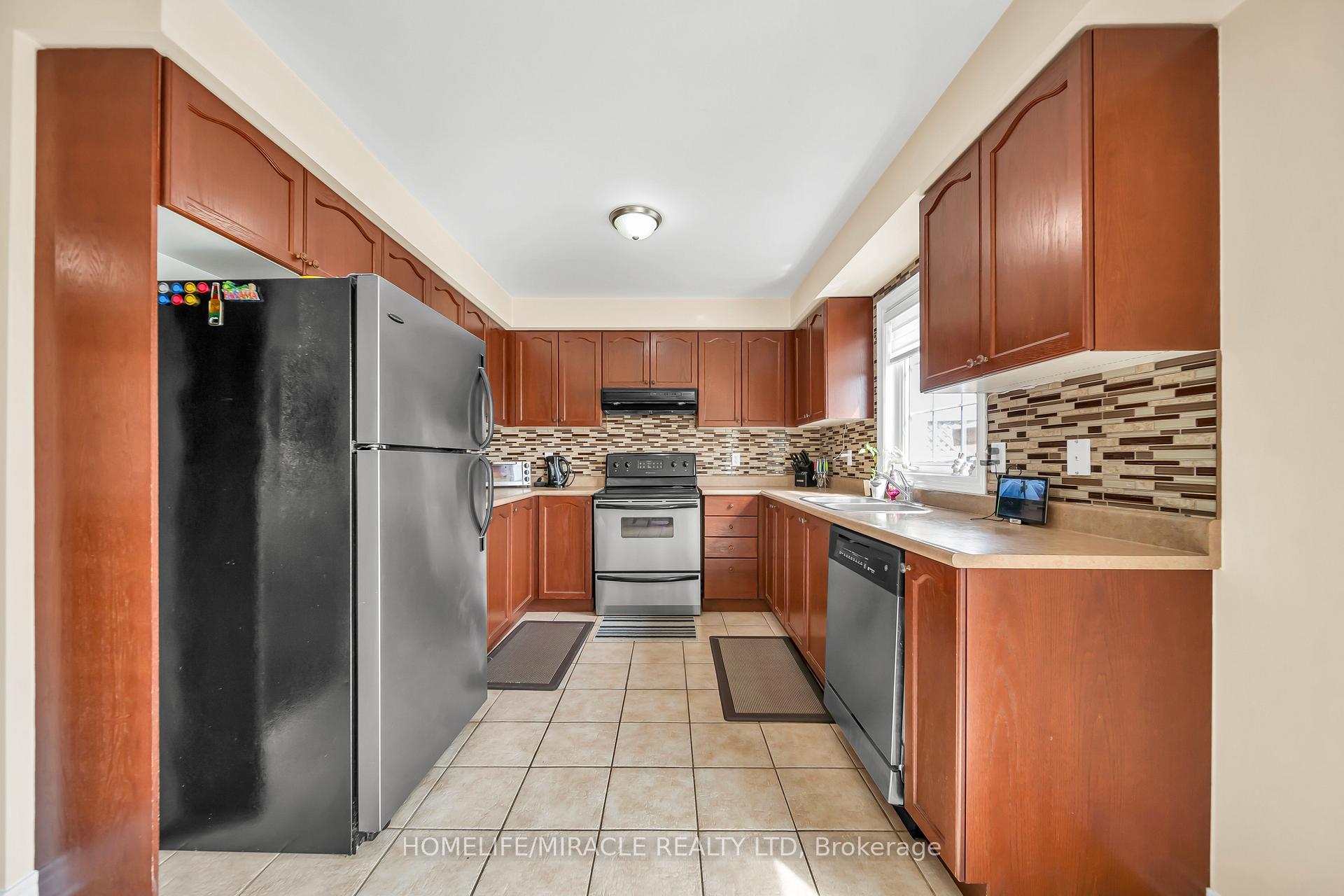 Photo 15 of 139 Sewells Lane, Brampton, Fletcher's Meadow — HOMEH