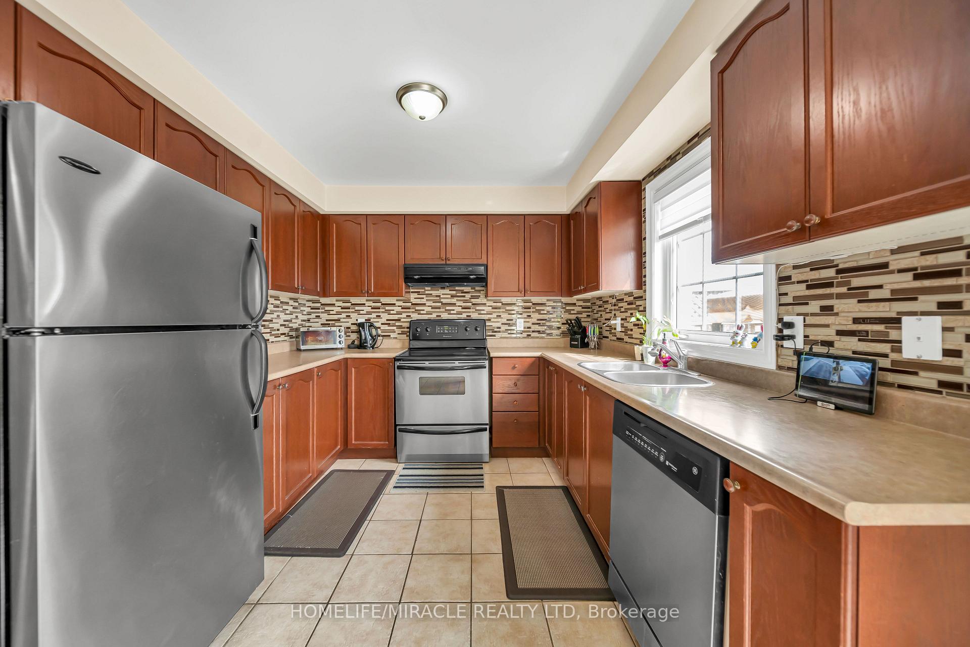 Photo 16 of 139 Sewells Lane, Brampton, Fletcher's Meadow — HOMEH