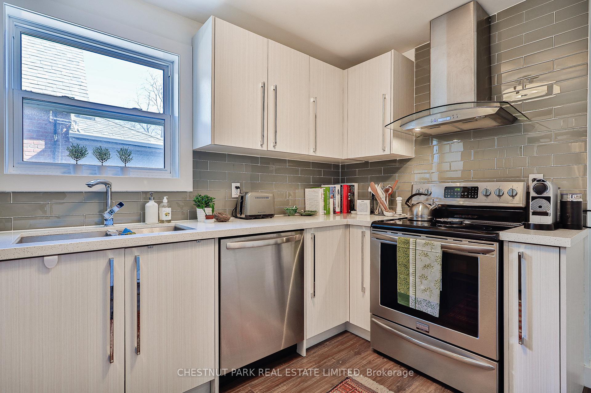 Photo 13 of Unit Upper, 159 Briar Hill Avenue, Toronto, Yonge-Eglinton — HOMEH